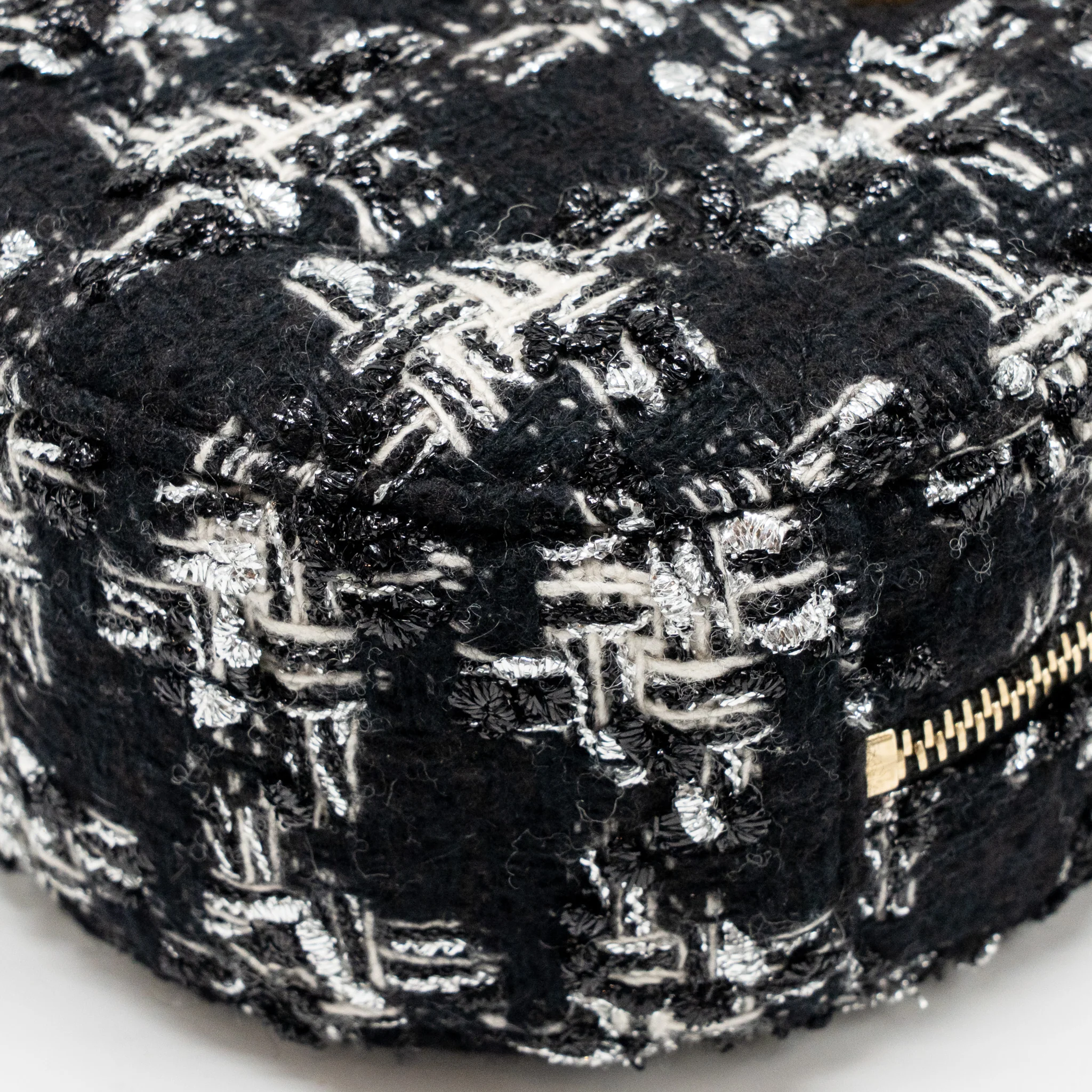 Chanel 19 round clutch with chain tweed multicolour GHW - Image 10