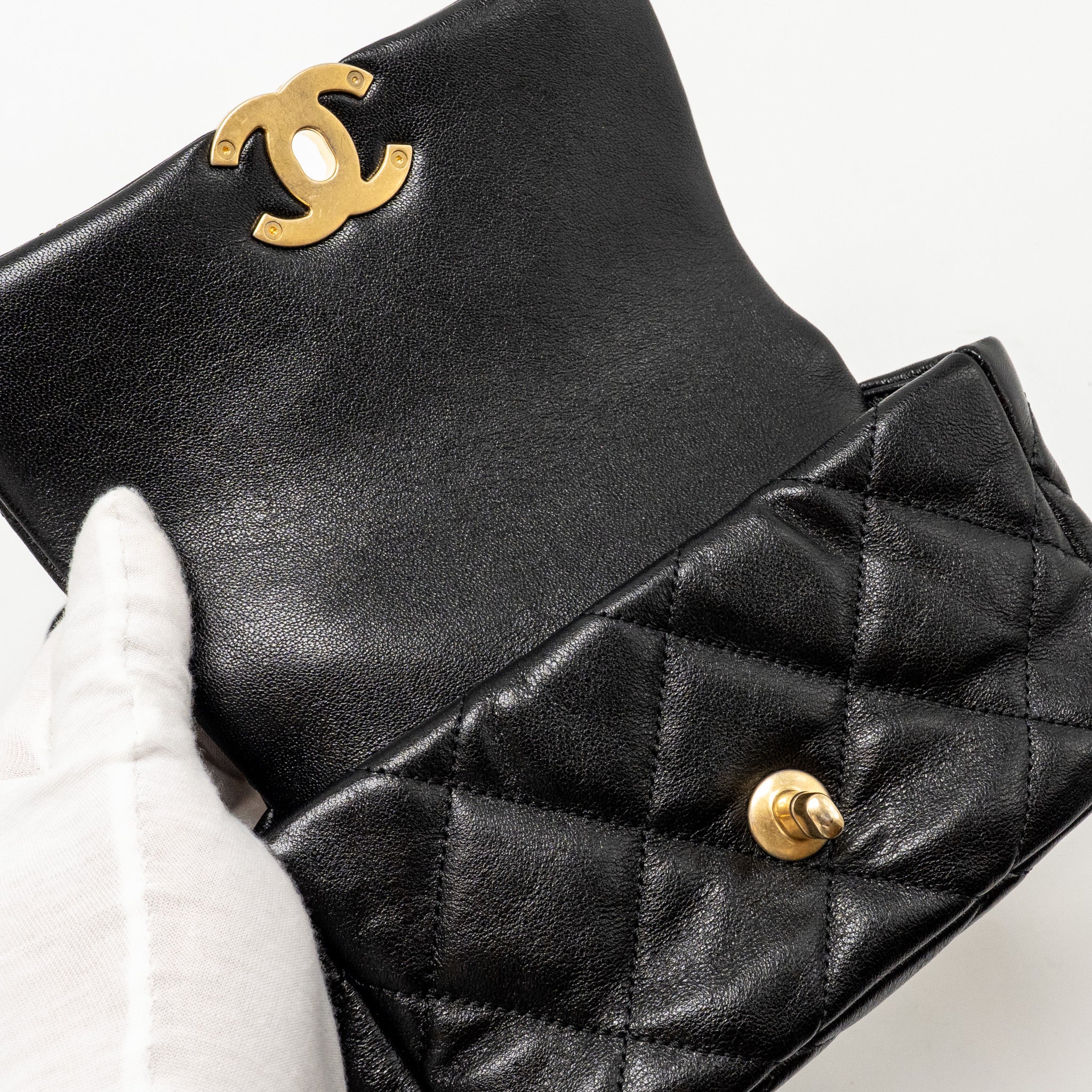 Chanel 19 Waist Bag Goatskin Black Multicolour Hardware - Image 13