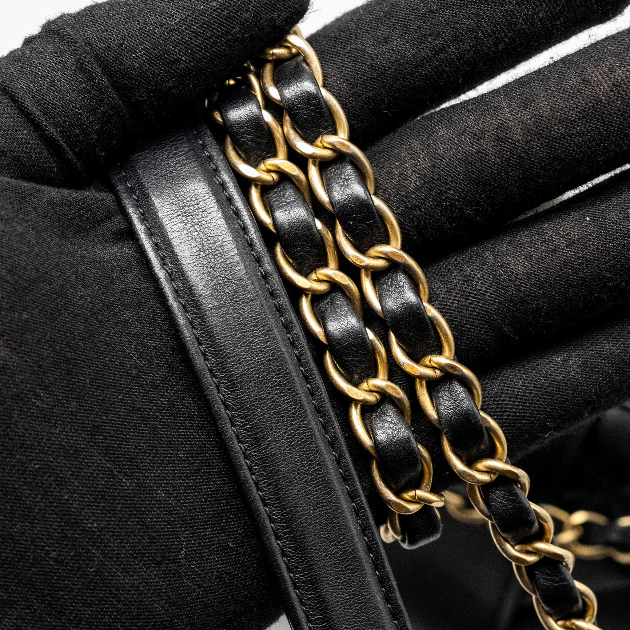 Chanel 19B In The City Top Handle Flap Bag Quilted Chevron Calfskin Black GHW - Image 13