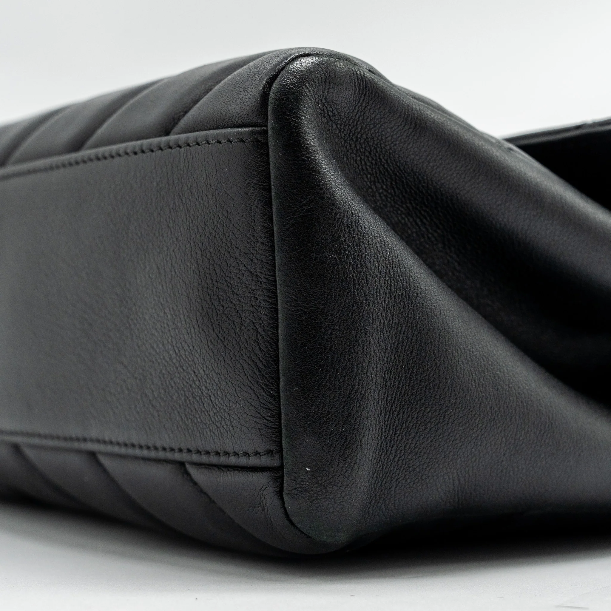 Chanel 19B In The City Top Handle Flap Bag Quilted Chevron Calfskin Black GHW - Image 7