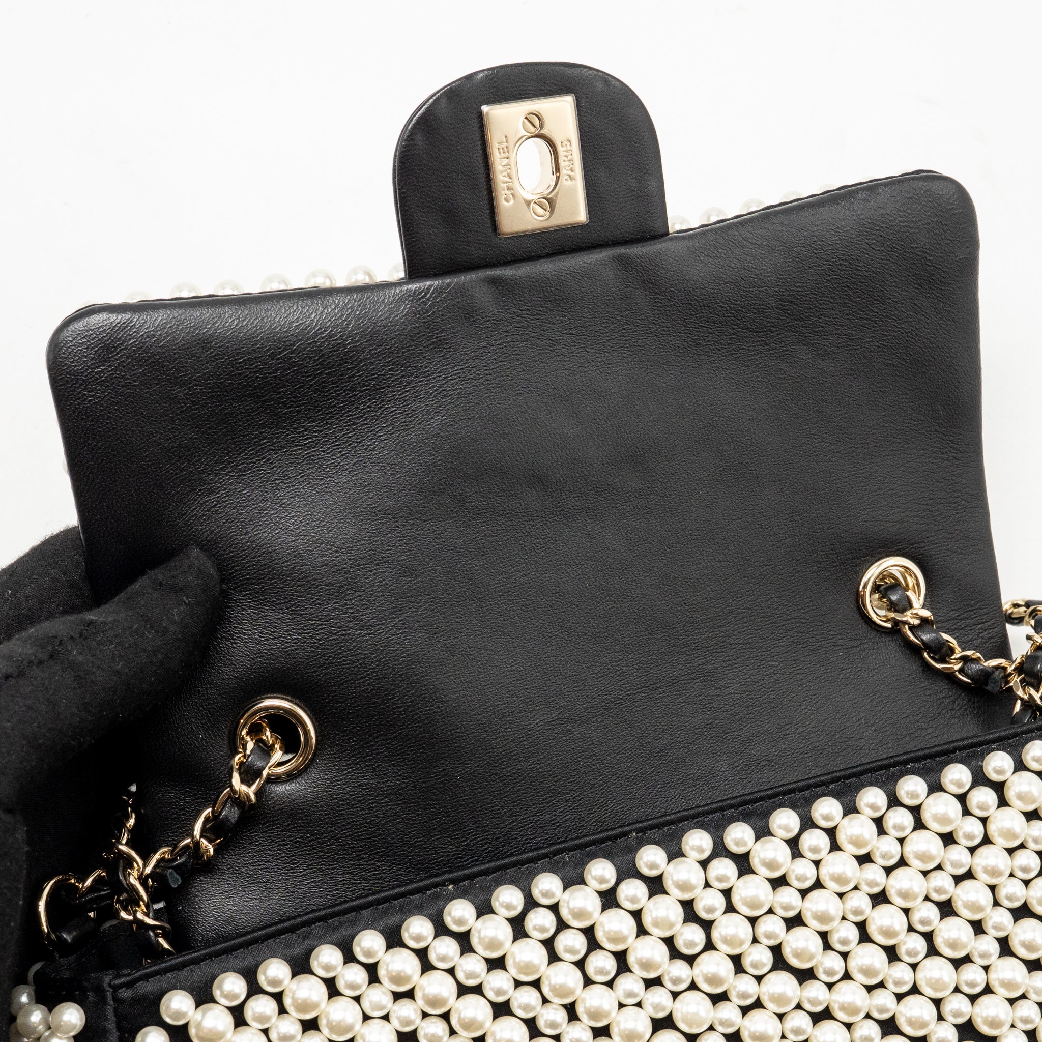 Chanel 19S pearl flap mini rectangular flap bag satin/ lambskin black LGHW - Image 15