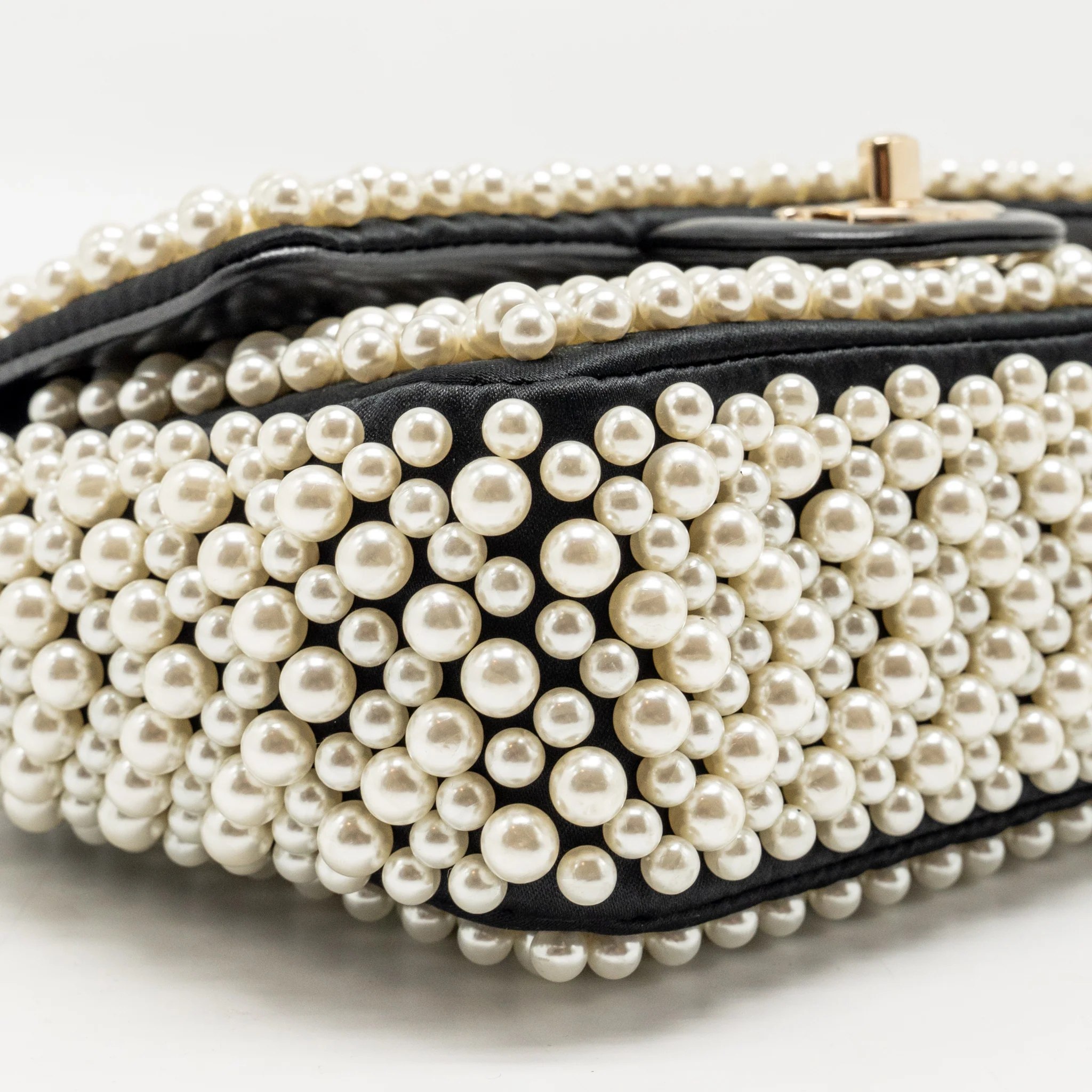Chanel 19S pearl flap mini rectangular flap bag satin/ lambskin black LGHW - Image 7