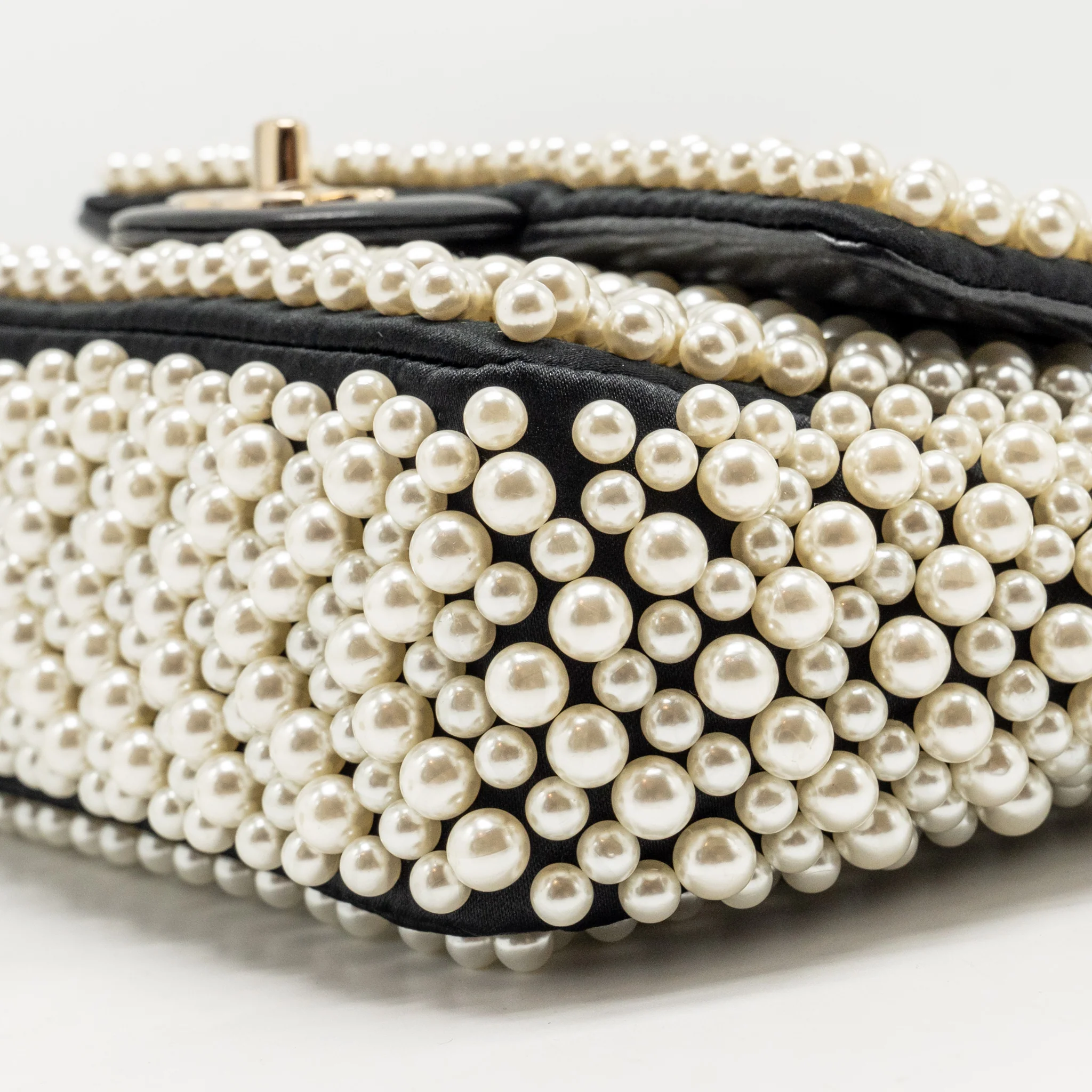 Chanel 19S pearl flap mini rectangular flap bag satin/ lambskin black LGHW - Image 8