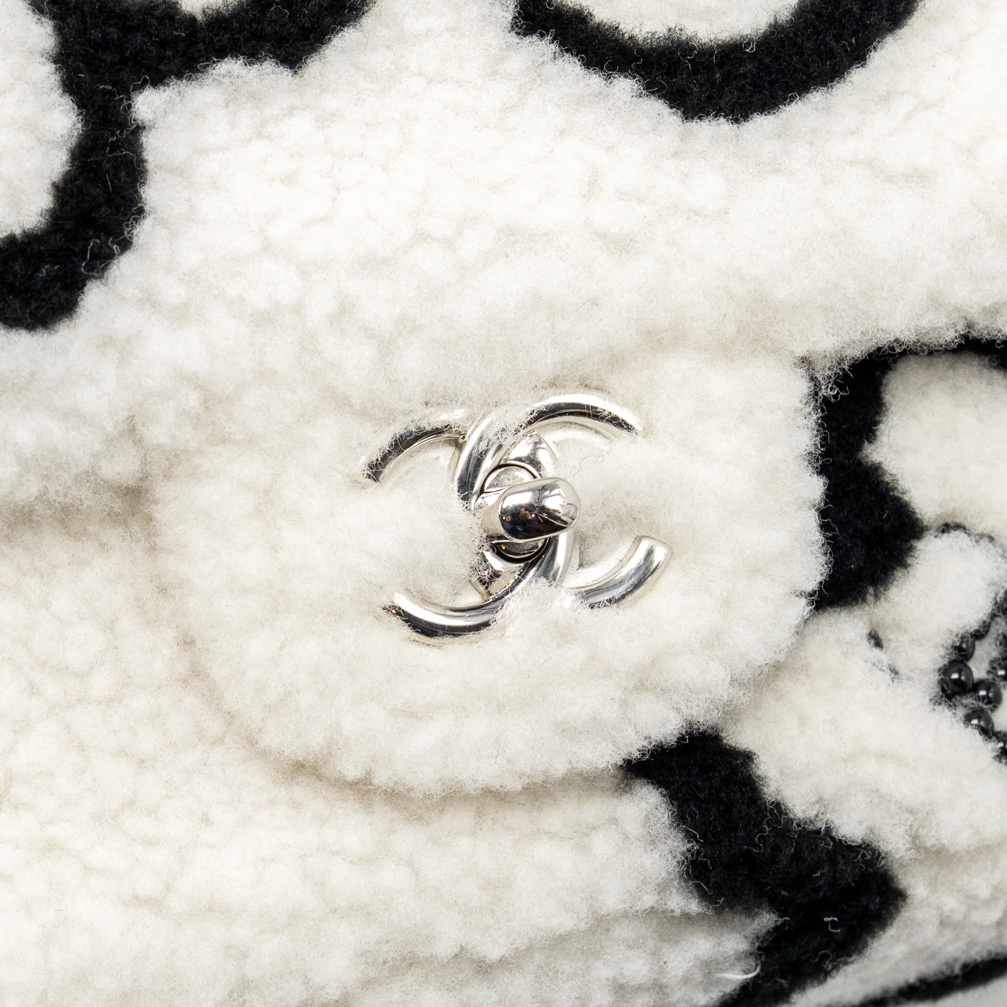 Chanel 22A Fluffy camellia flap bag shearling white SHW (microchip) - Image 14