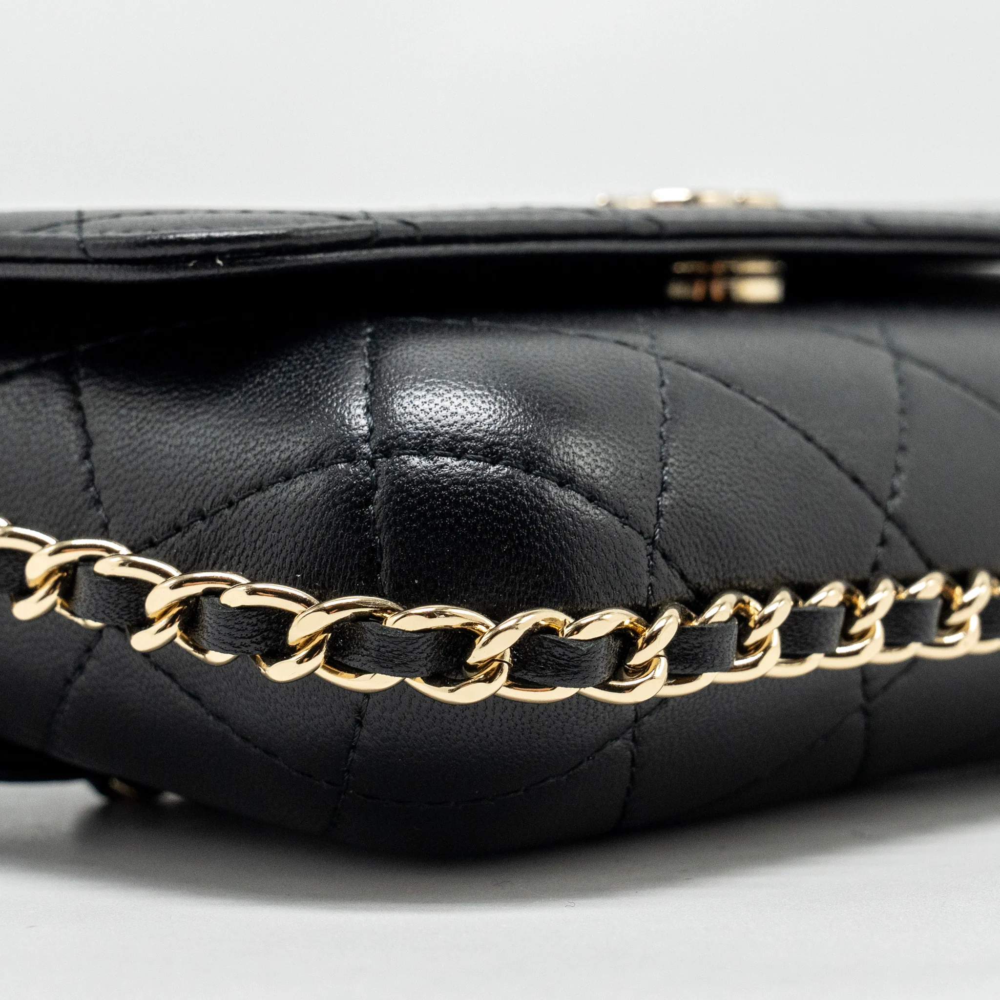 Chanel 22A Phone Case/Mini Wallet on Chain Lambskin Black LGHW (Microchip) - Image 6