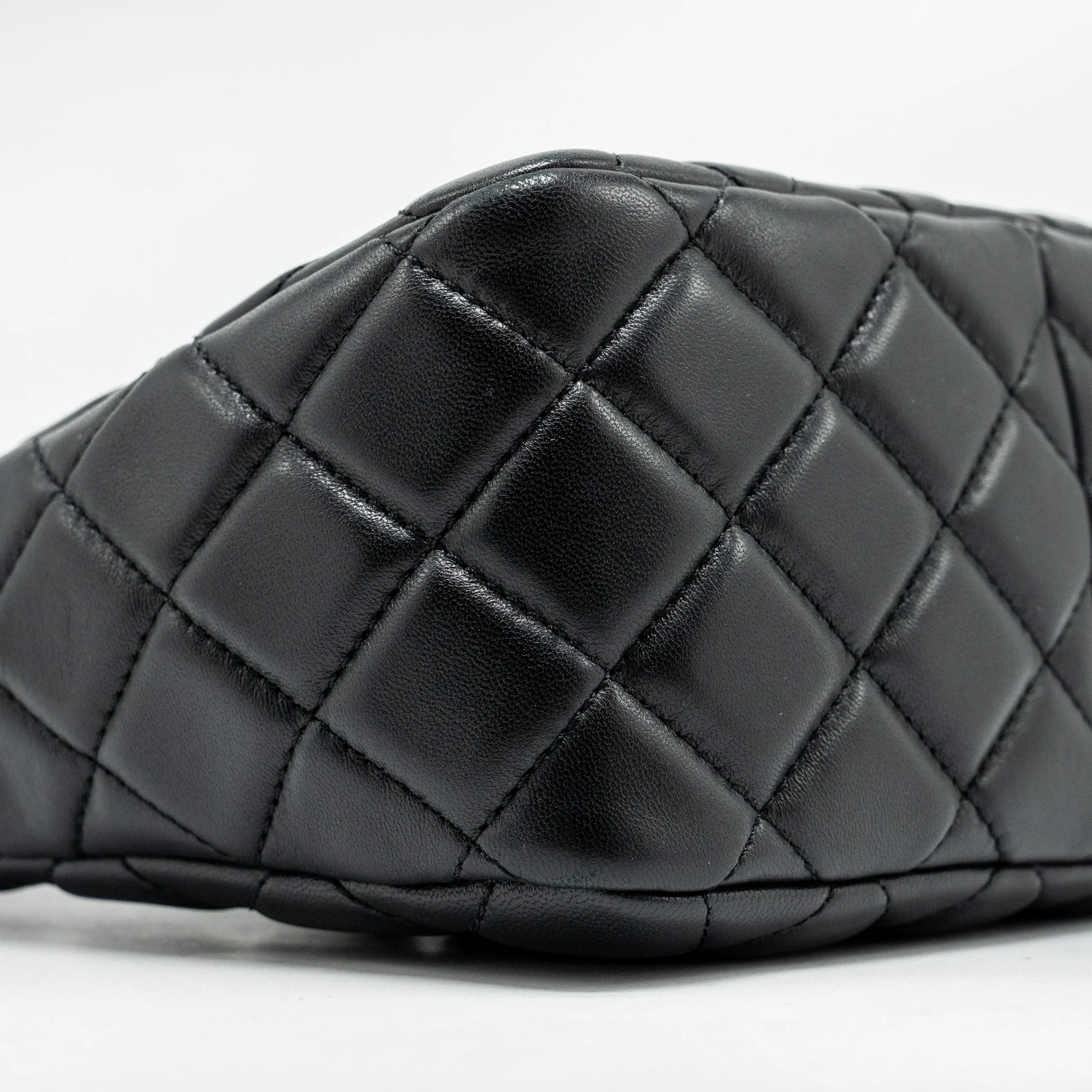 Chanel 22B Pearl Crush Hobo Bag Lambskin BLACK GHW (Microchip) - Image 6