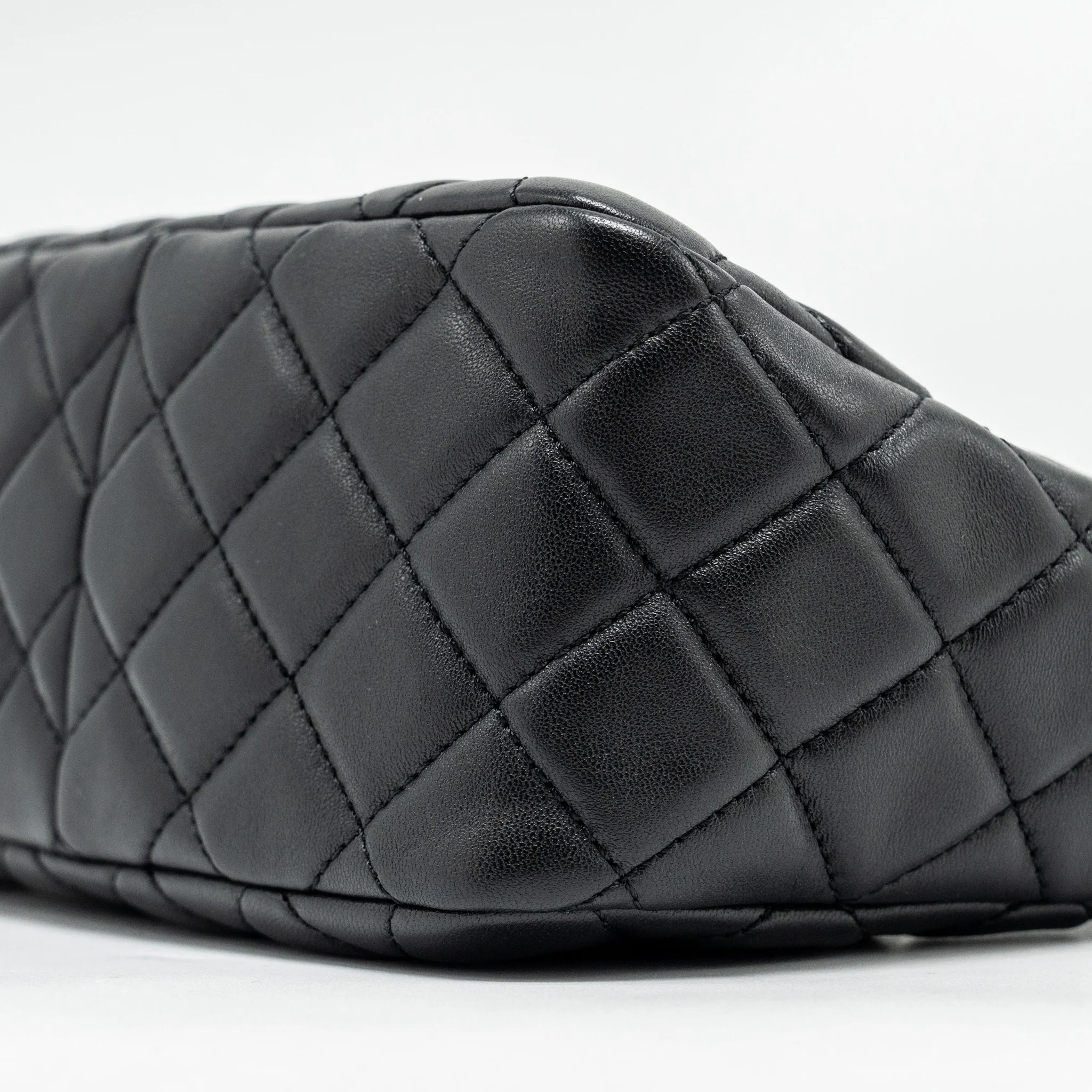 Chanel 22B Pearl Crush Hobo Bag Lambskin BLACK GHW (Microchip) - Image 7
