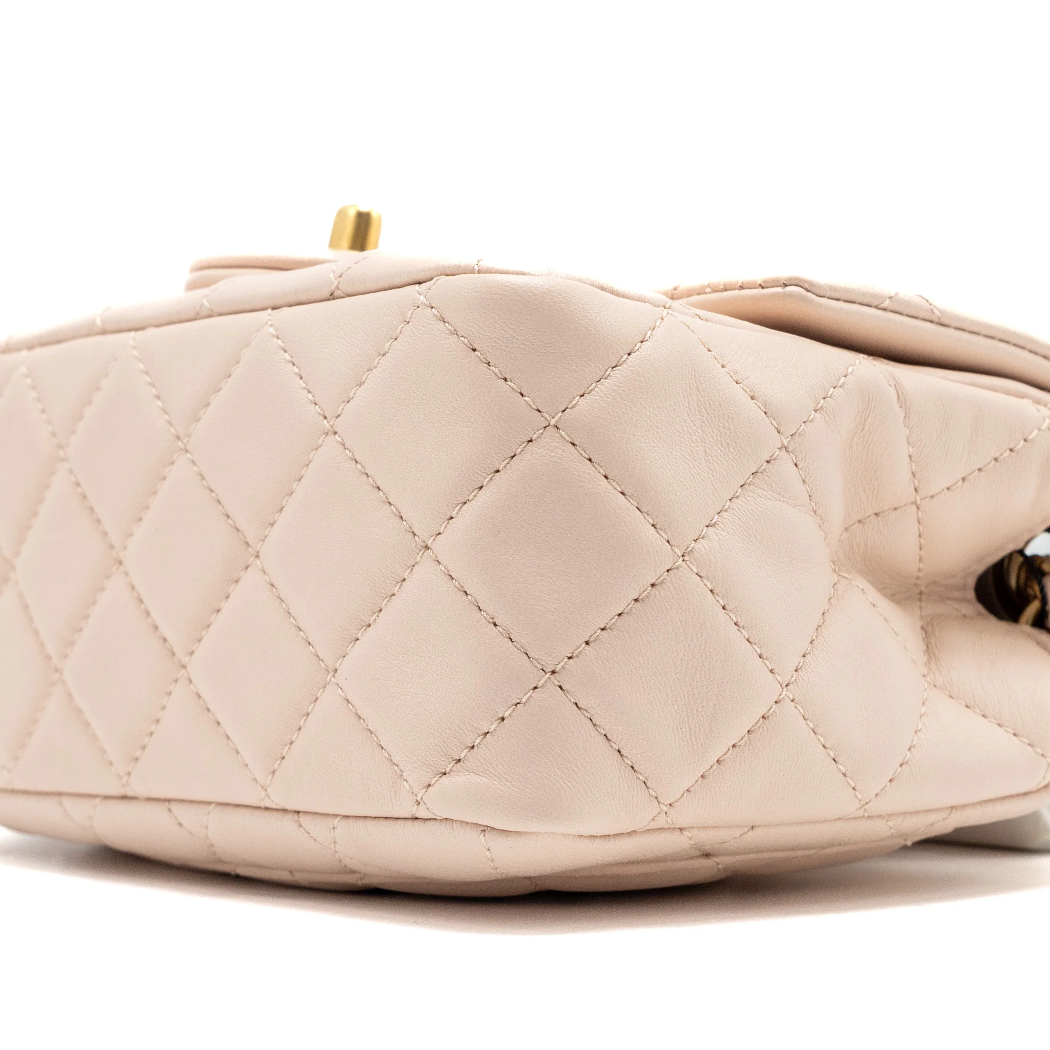 Chanel 22C pearl crush mini square flap bag lambskin pink Ghw (microchip) - Image 8