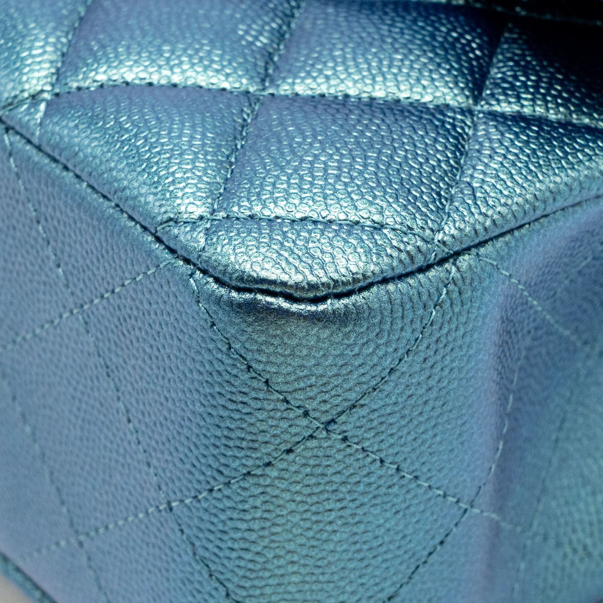 Chanel 22P Medium Classic Double Flap Bag Caviar IRIDESCENT Green LGHW (Microchip) - Image 10