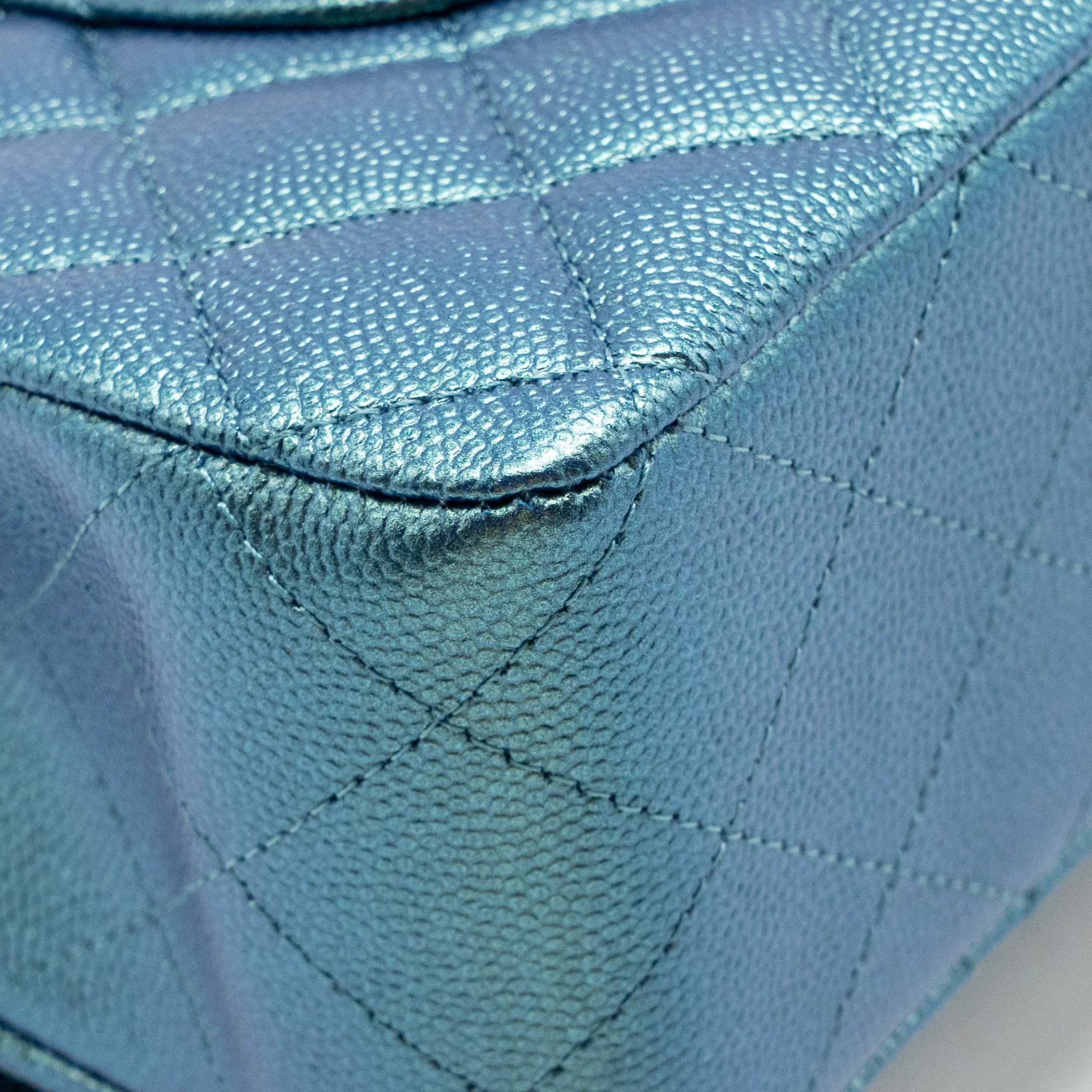 Chanel 22P Medium Classic Double Flap Bag Caviar IRIDESCENT Green LGHW (Microchip) - Image 11