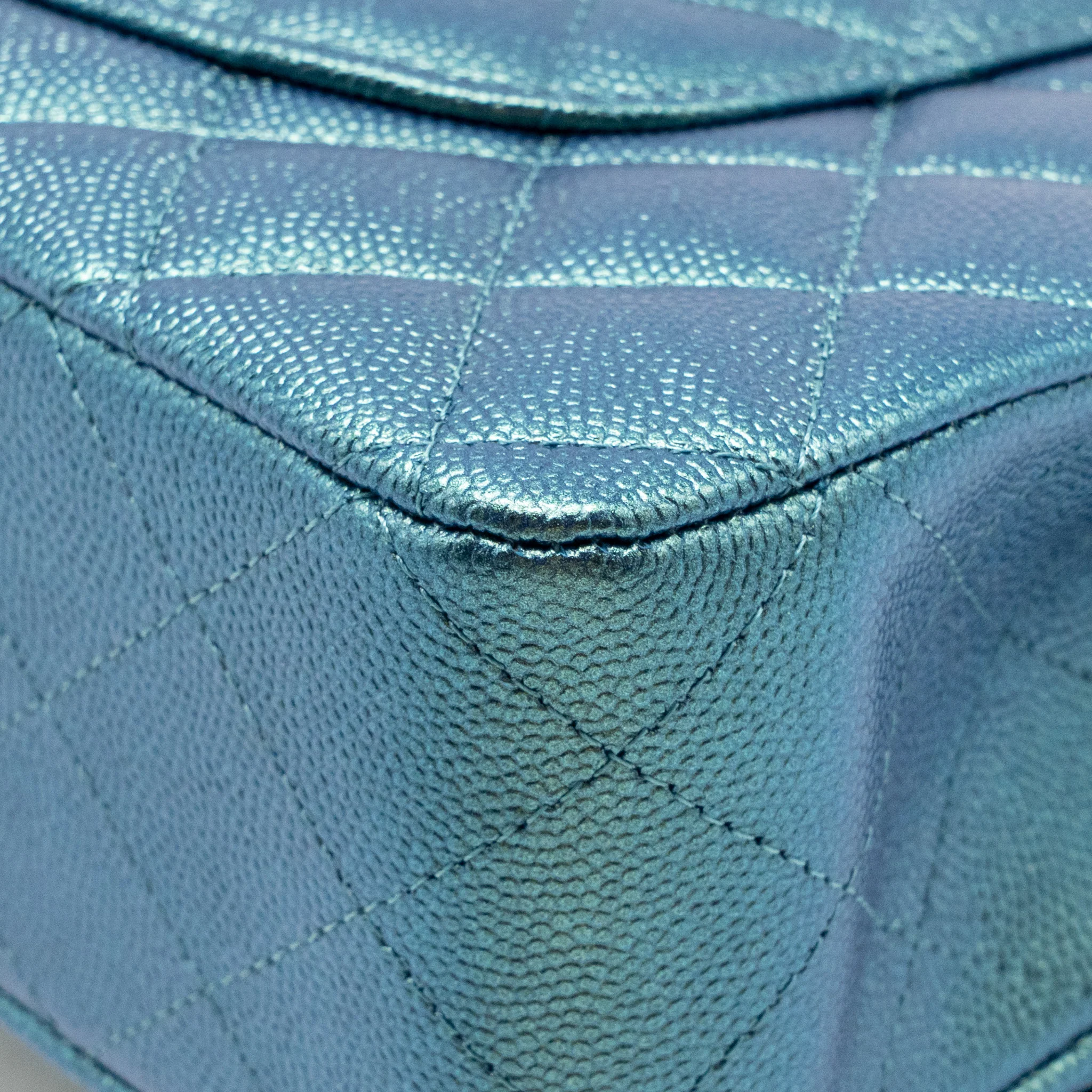 Chanel 22P Medium Classic Double Flap Bag Caviar IRIDESCENT Green LGHW (Microchip) - Image 12
