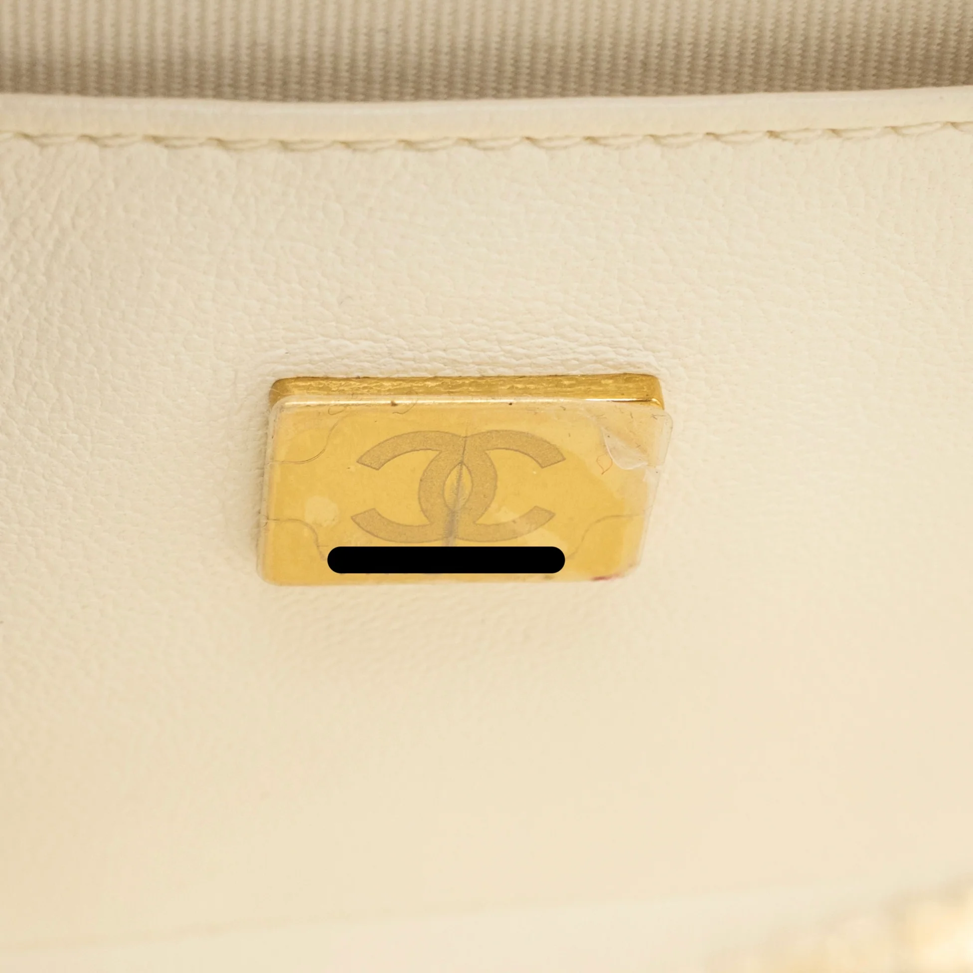 Chanel 22S Heart Bag Lambskin White LGHW (Microchip) - Image 13