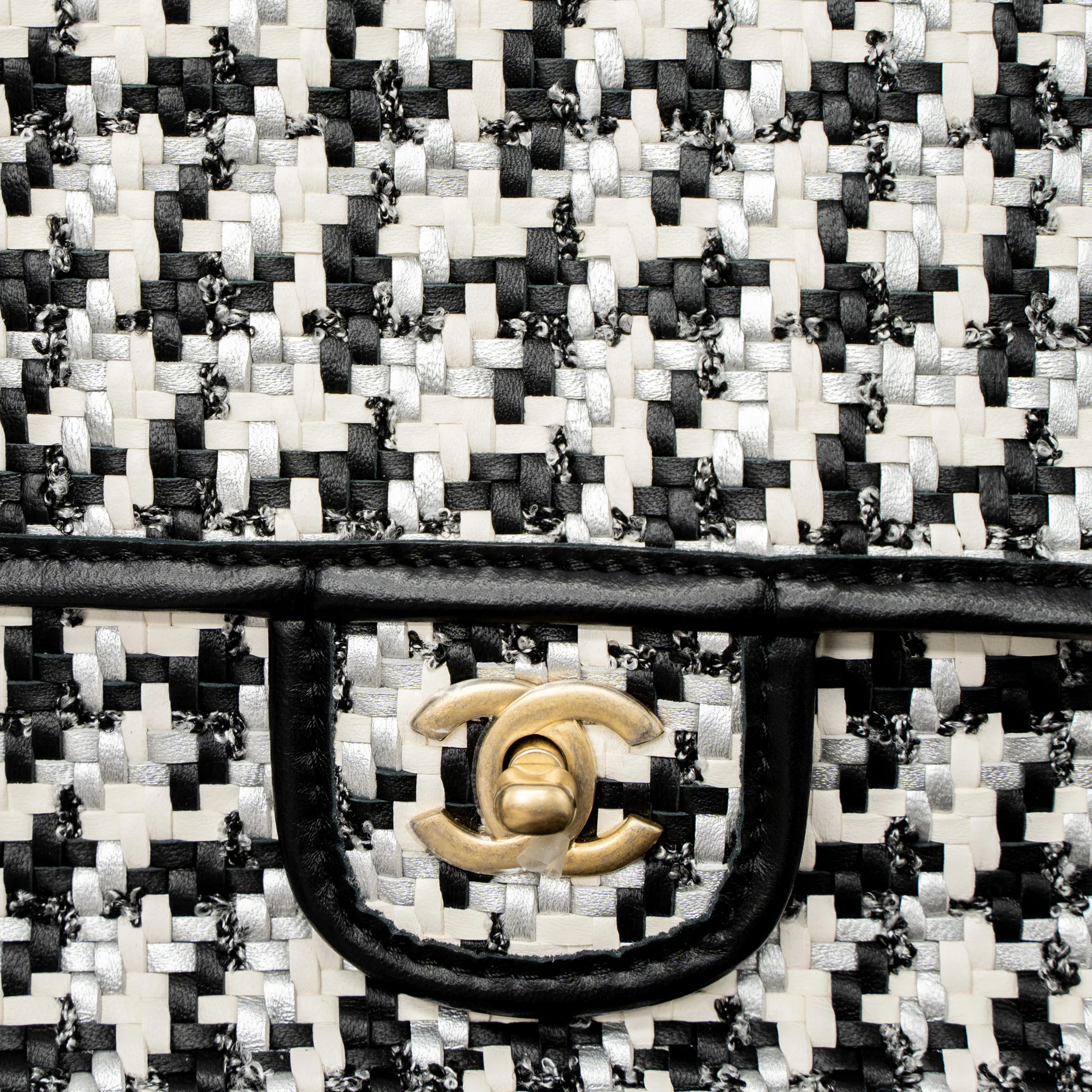 Chanel 23C Houndstooth Weaving Flap Bag Tweed/Lambskin Black/White Brushed GHW (Microchip) - Image 9