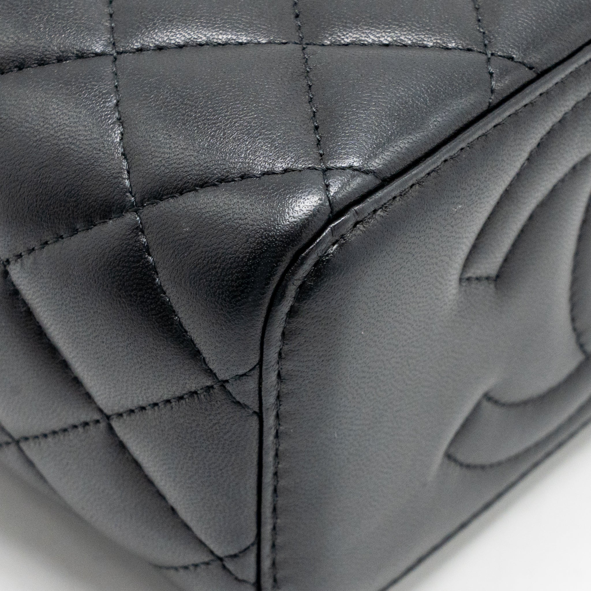 Chanel 23C Pearl Crush Long Vanity Lambskin Black LGHW (Microchip) - Image 9