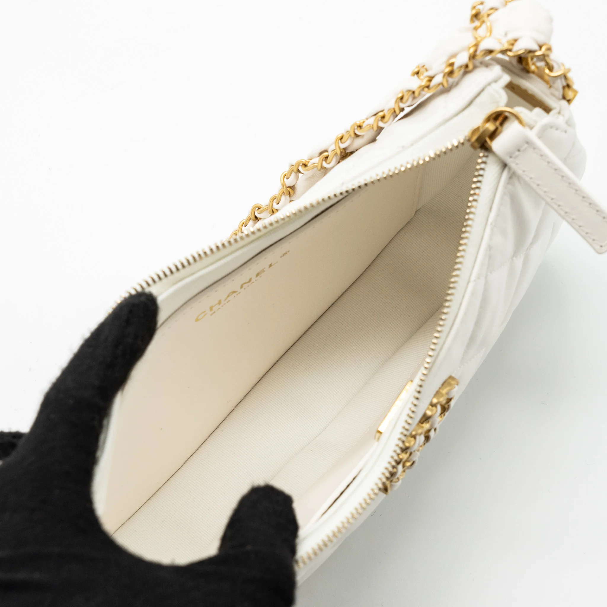 Chanel 23k Hobo Bag Calfskin White GHW (microchip) - Image 10