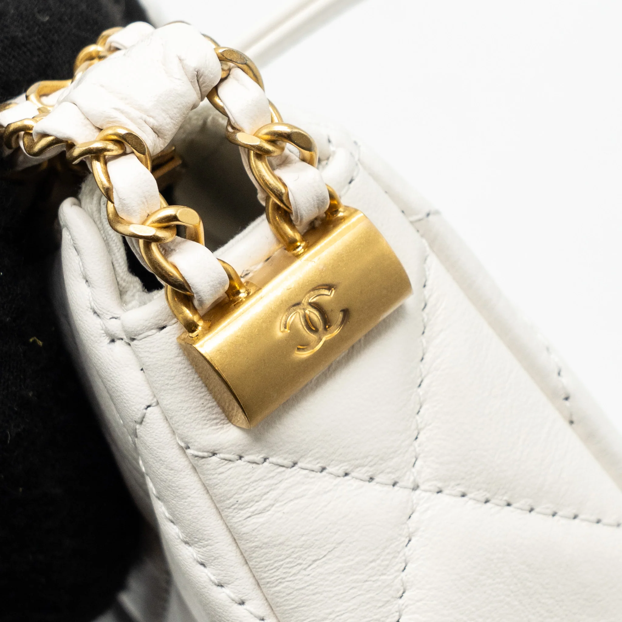 Chanel 23k Hobo Bag Calfskin White GHW (microchip) - Image 11