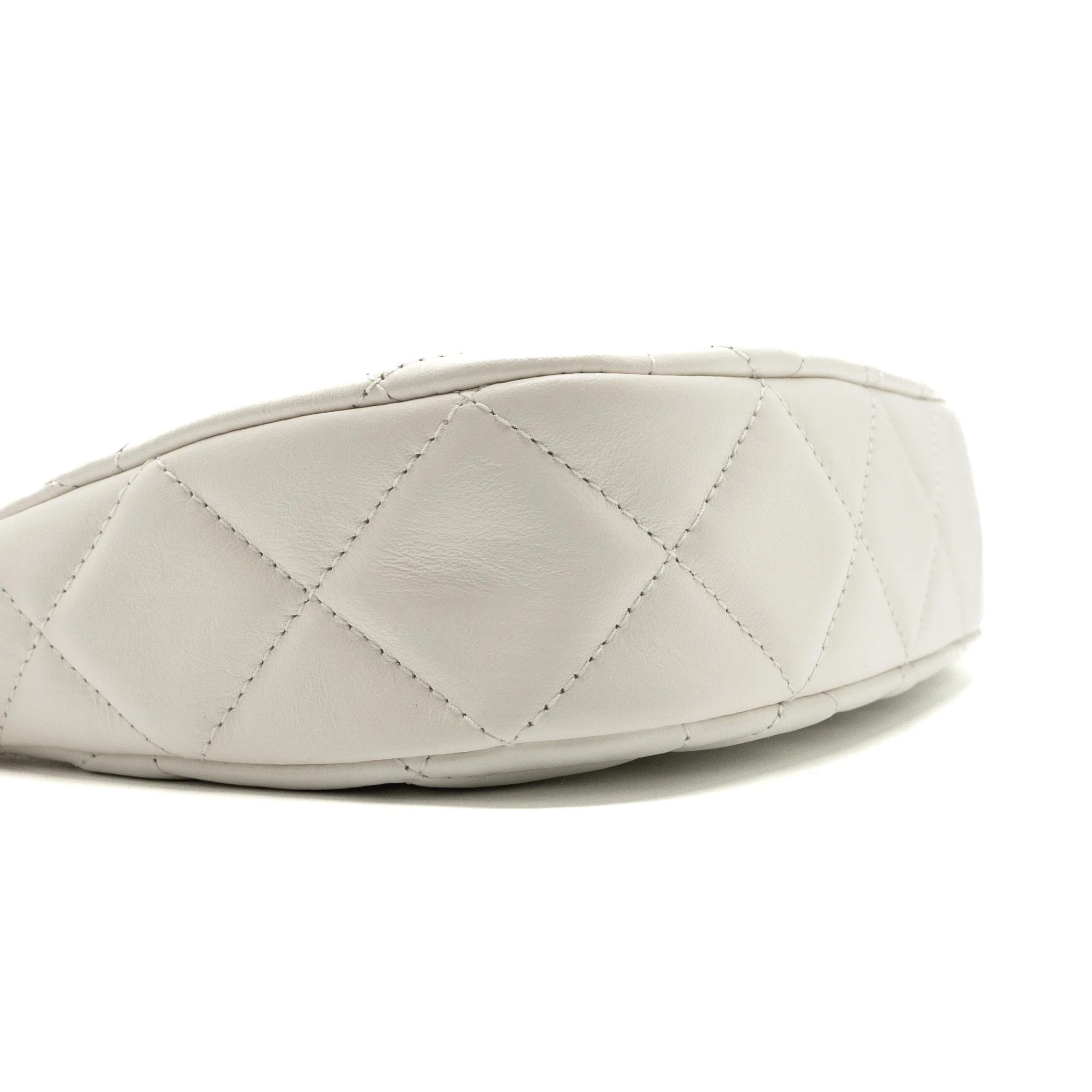 Chanel 23k Hobo Bag Calfskin White GHW (microchip) - Image 6