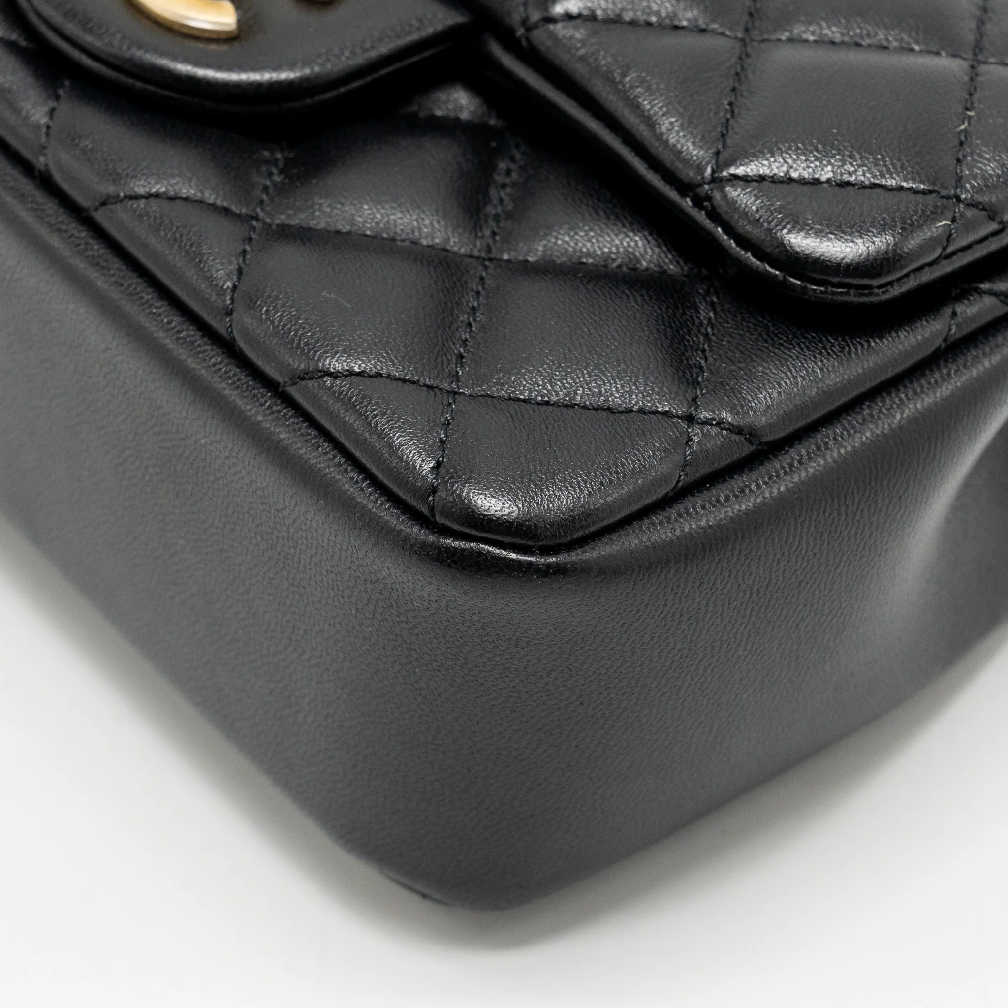 Chanel 24p pearl chain Mini Flap Bag Lambskin Black GHW (Microchip) - Image 8