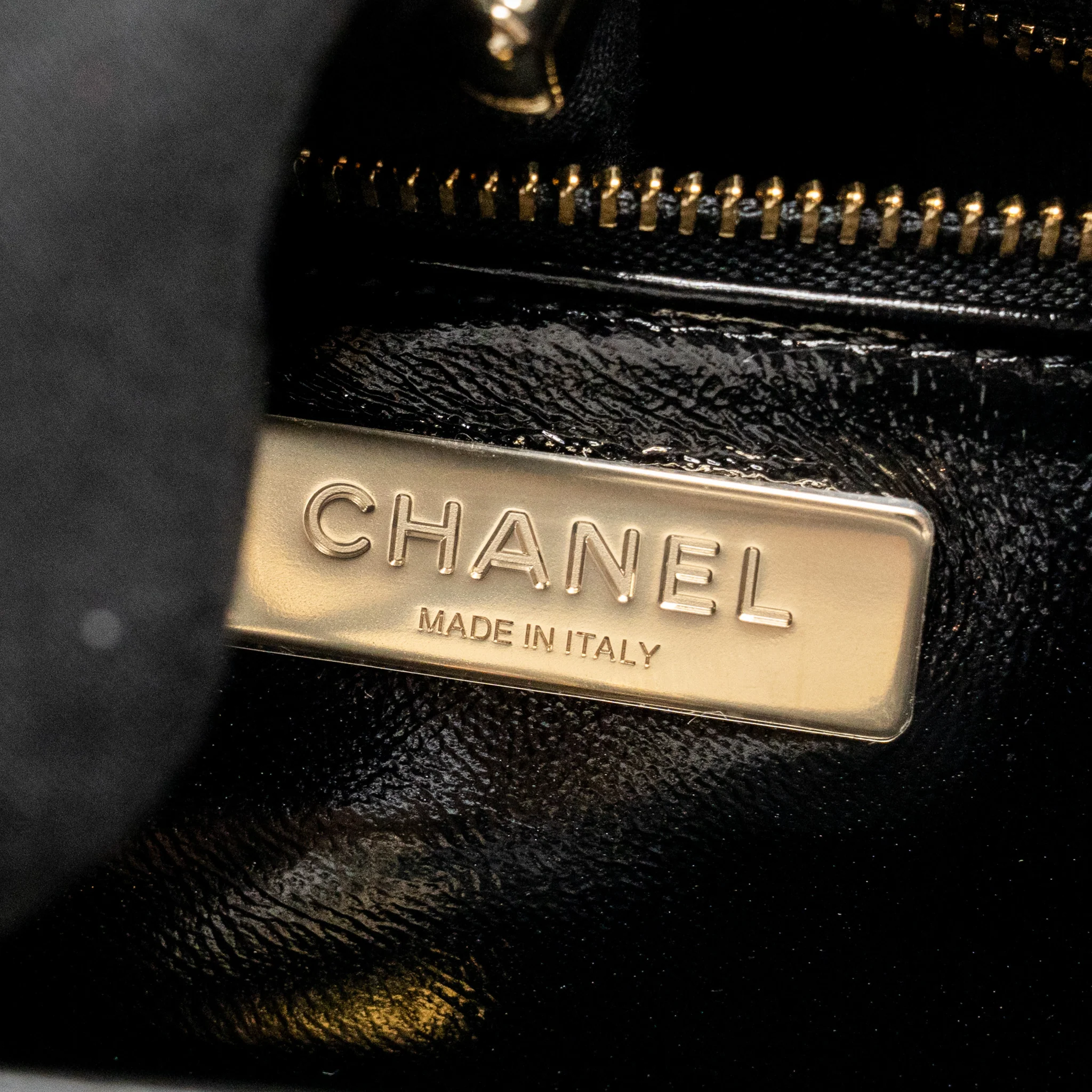 Chanel 24S Mini 31 Bag shiny lambskin black LGHW (microchip) - Image 15
