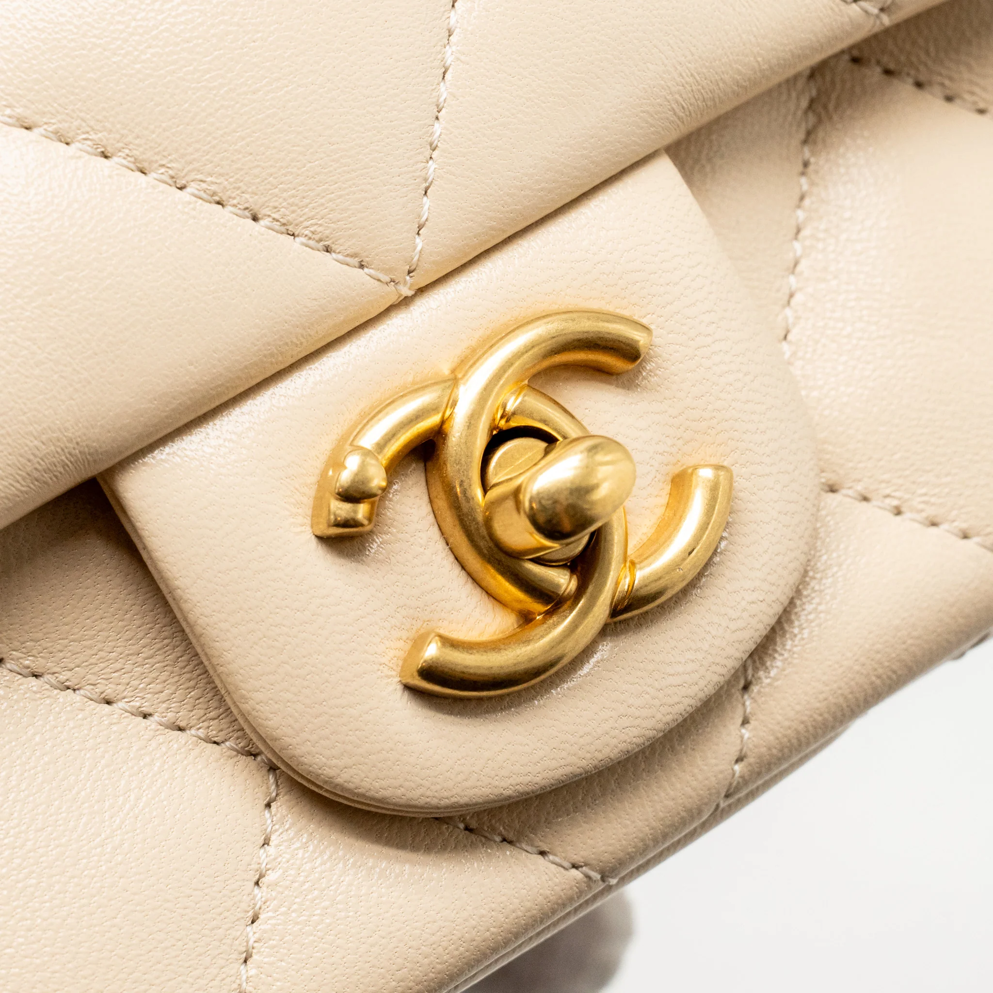 Chanel 25c Coco Love Adjustable Chain Shiny Lambskin Beige GHW (microchip) - Image 12