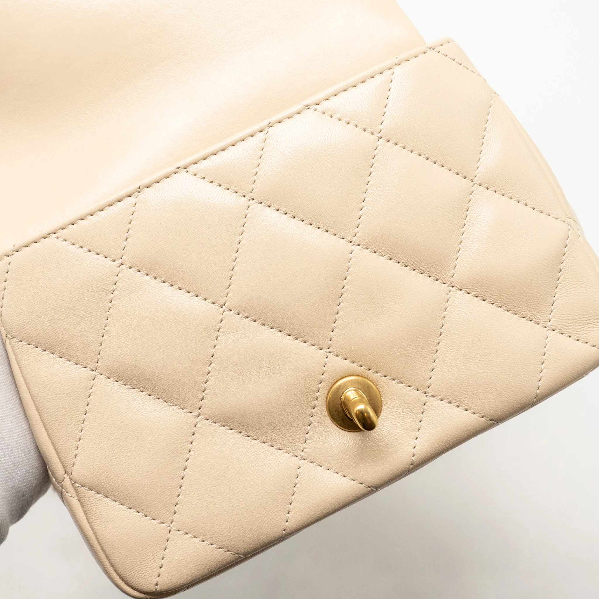 Chanel 25c Coco Love Adjustable Chain Shiny Lambskin Beige GHW (microchip) - Image 13