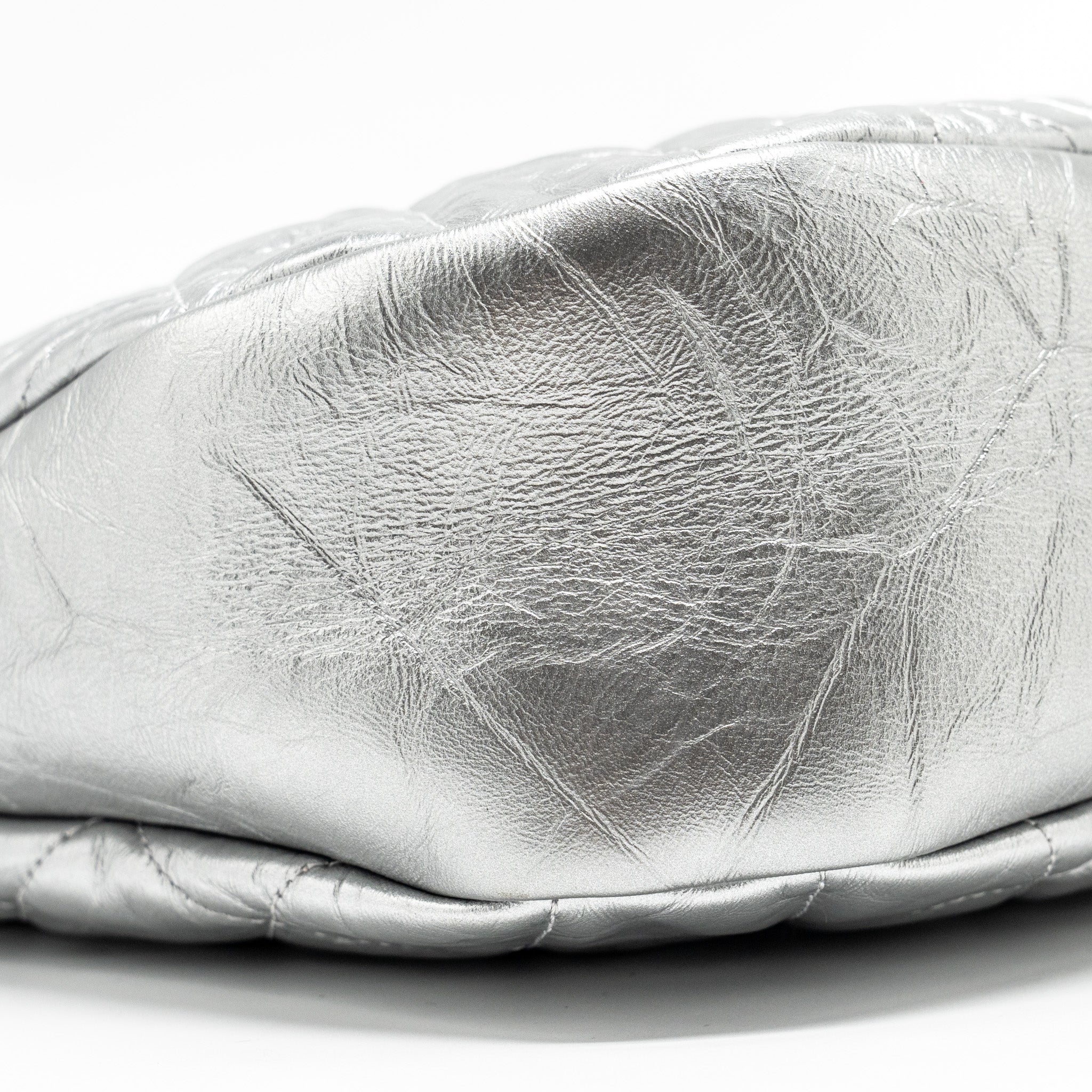 Chanel 31 BAG Quilted Crumpled Calfskin Metallic Silver SHW - Image 6