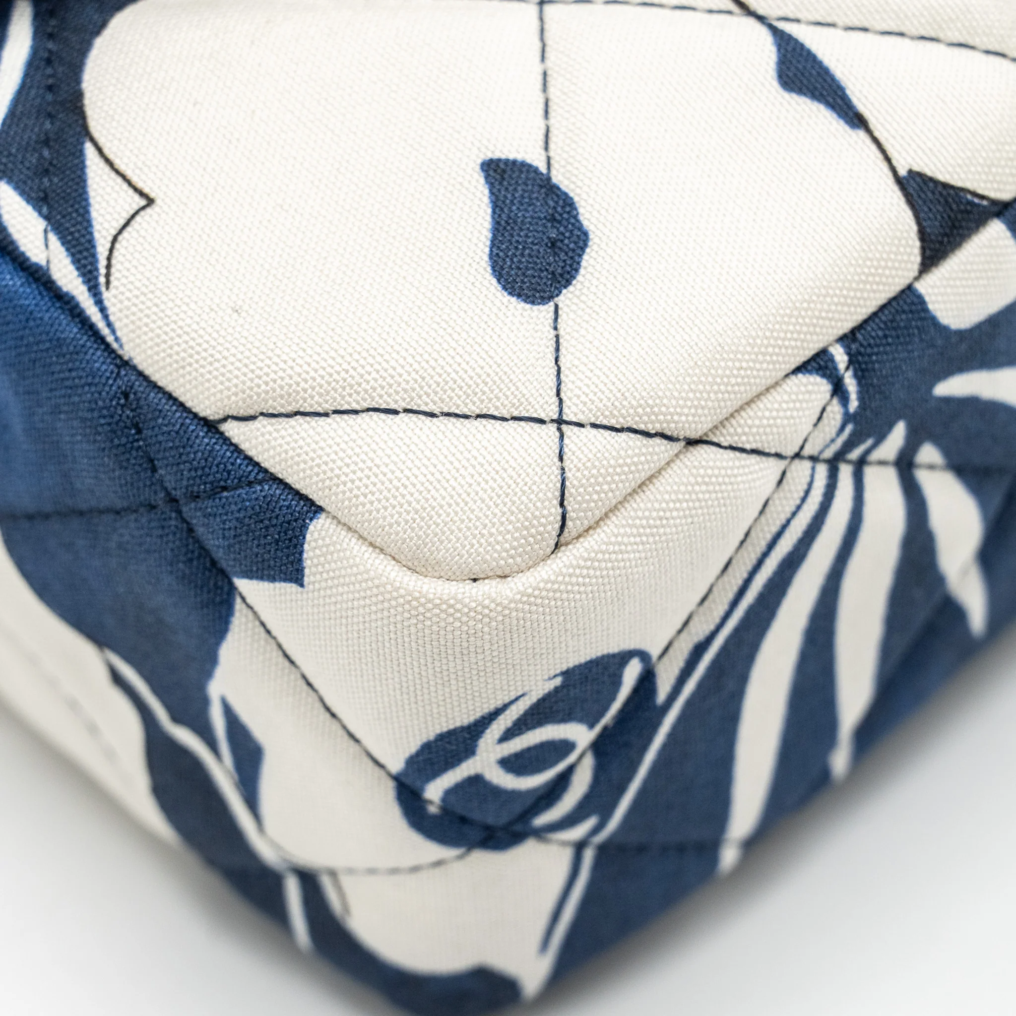 Chanel Medium Limited Edition Flora Printed Classic Flap Bag Silk Blue/WHITE SHW (Microchip) - Image 9