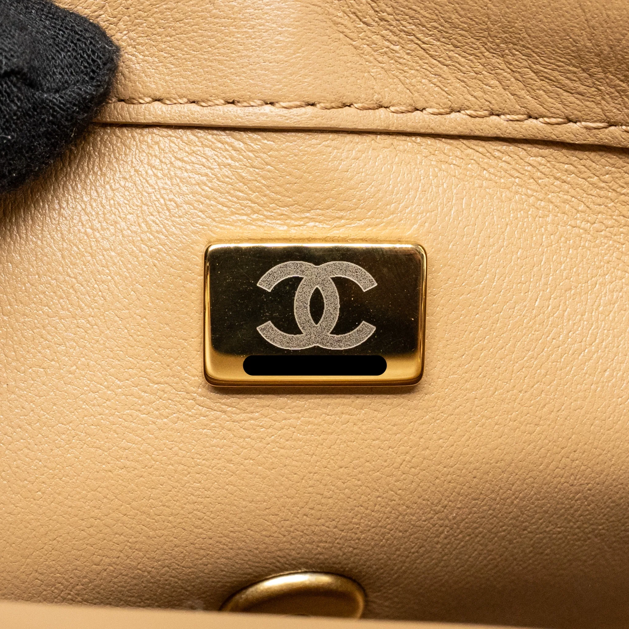 Chanel heart charms on chain flap bag lambskin beige GHW (microchip) - Image 18