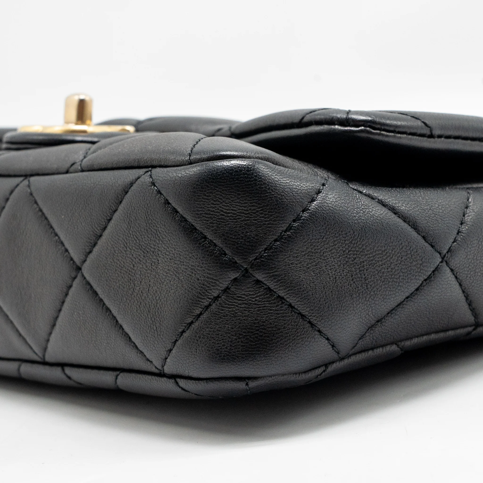 Chanel 23A Detailed Chain CC Flap Bag Lambskin Black GHW (Microchip) - Image 8