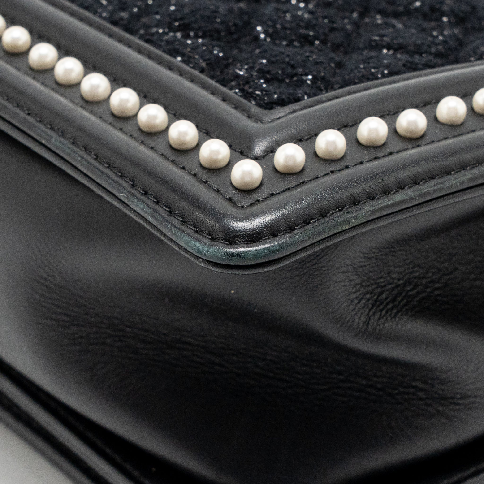 Chanel Medium Boy Bag Pearl Detailed Tweed/Calfskin Black SHW - Image 12