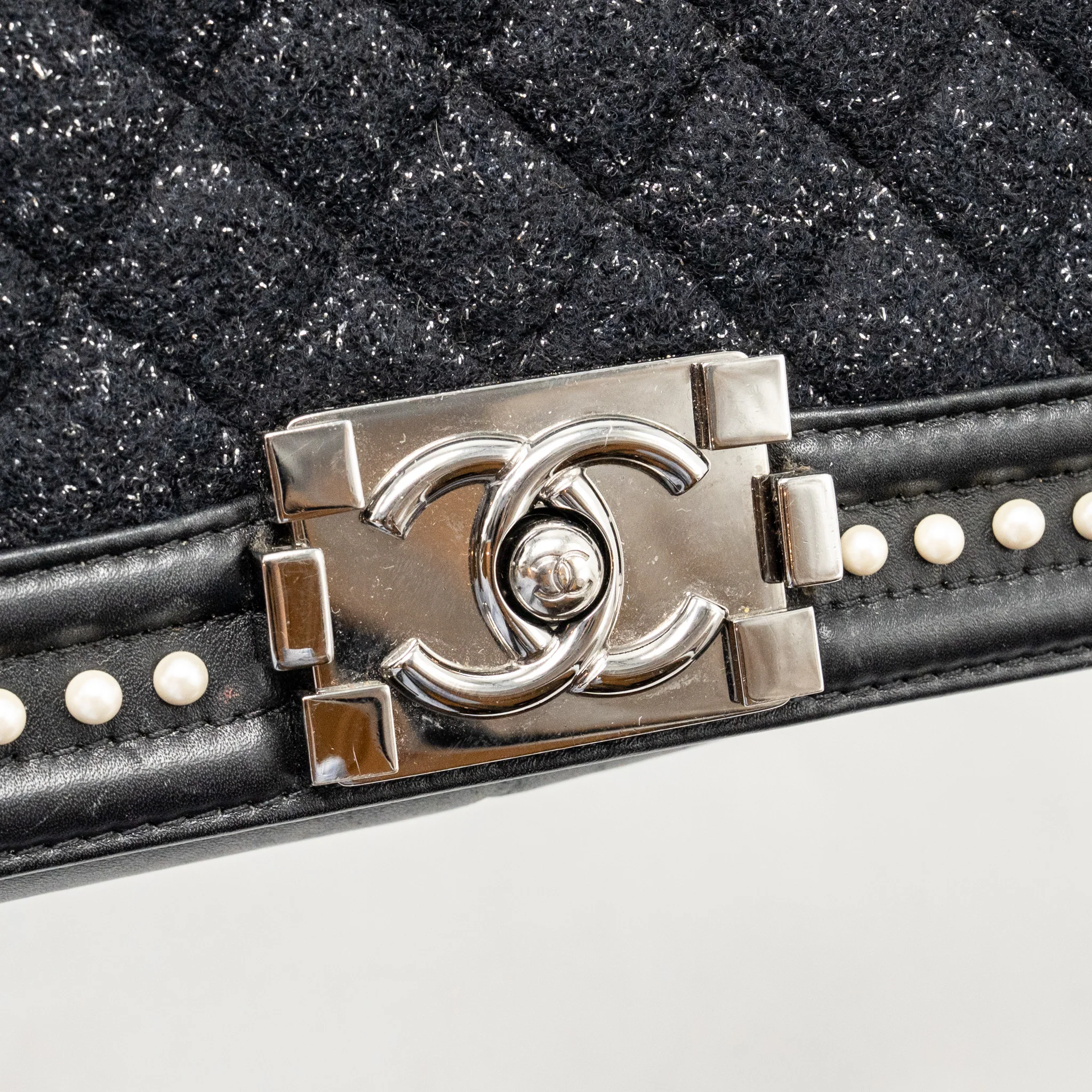 Chanel Medium Boy Bag Pearl Detailed Tweed/Calfskin Black SHW - Image 13