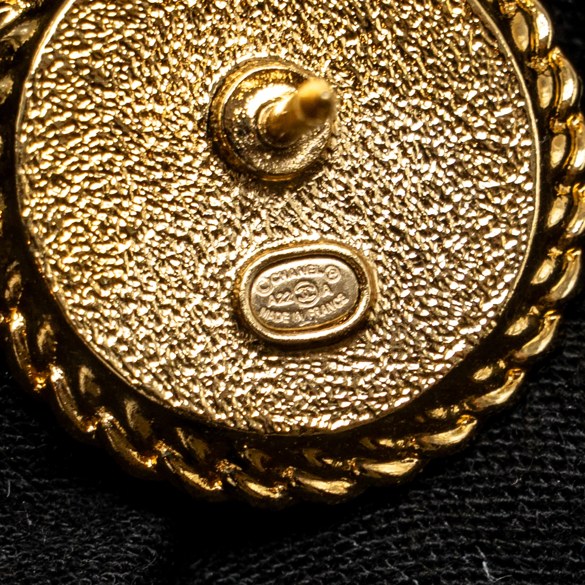 Chanel CC, Camellia, Lucky Clover Brooch Set Black Gold Tone - Image 5