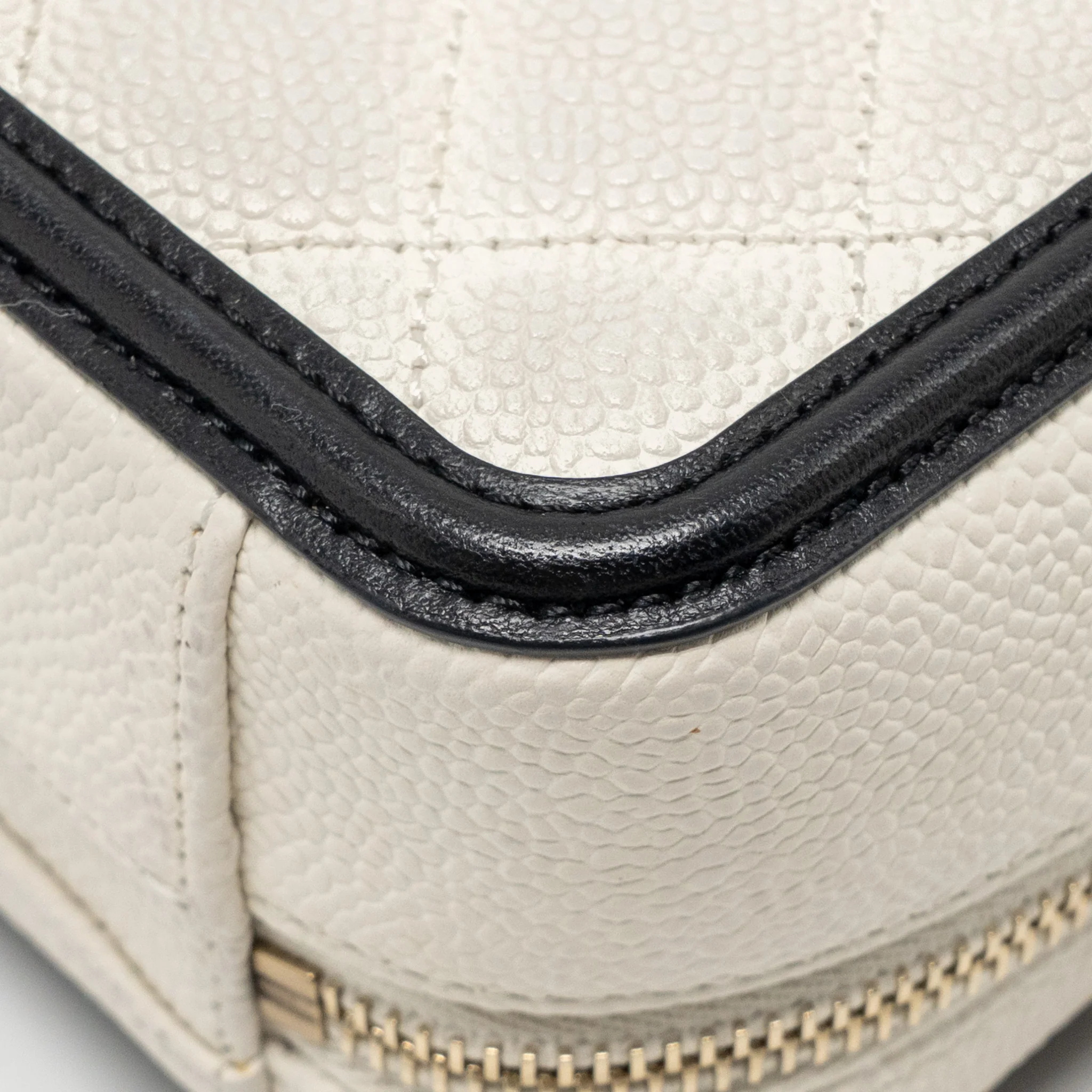Chanel CC Filigree Vanity Case Caviar White/Black GHW - Image 10