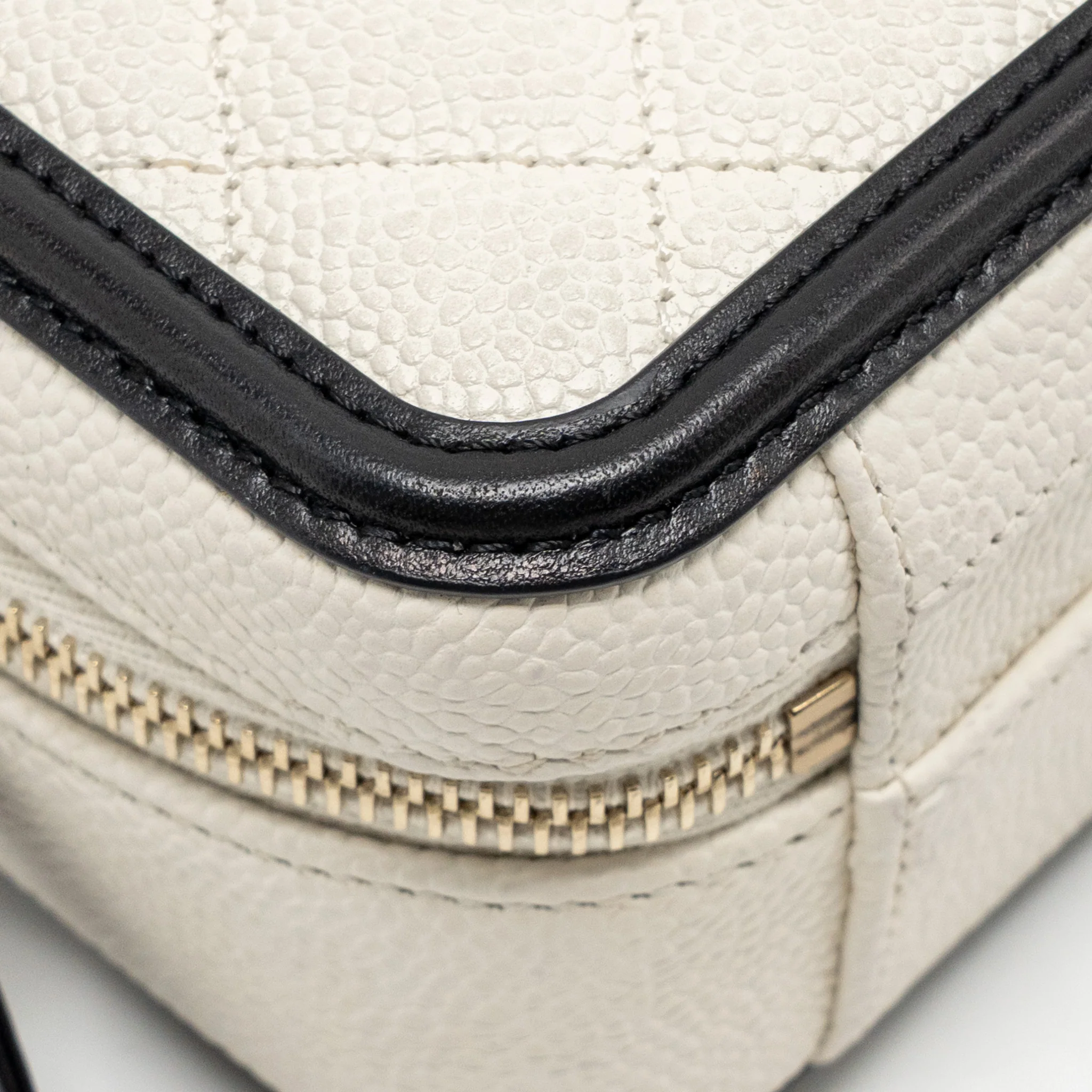 Chanel CC Filigree Vanity Case Caviar White/Black GHW - Image 8