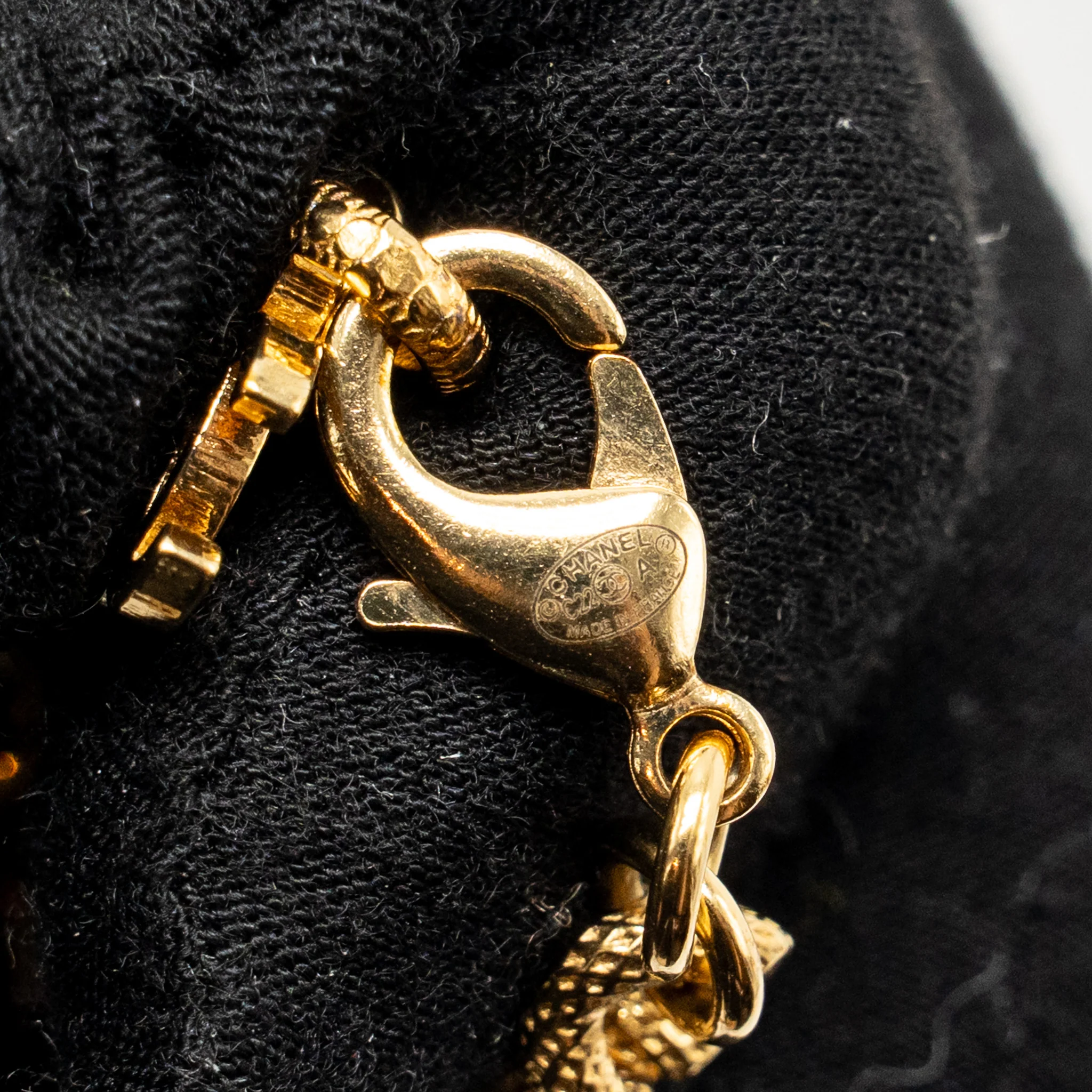 Chanel CC Logo Chocker/Necklace Pearl/Crystal Gold Tone - Image 6