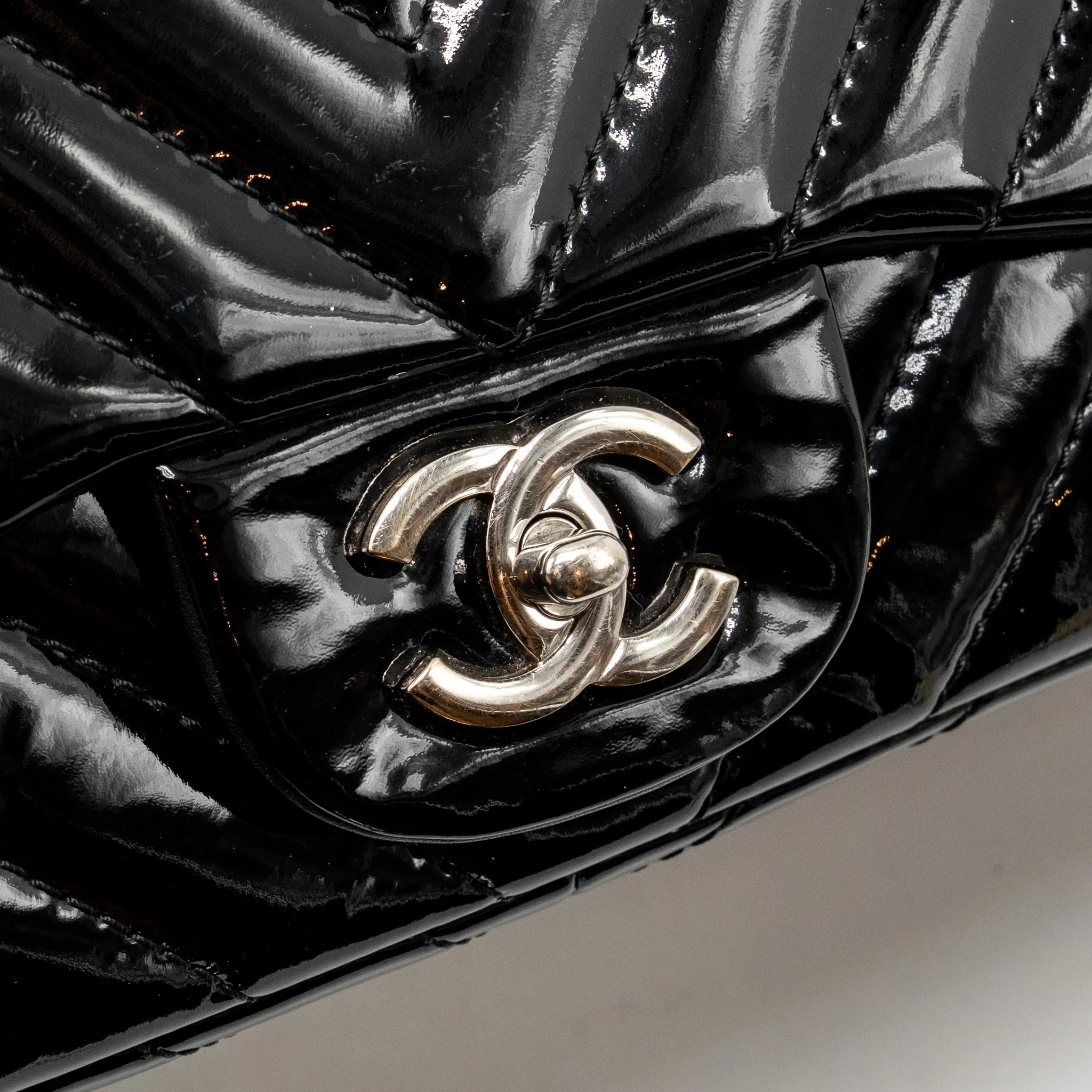Chanel chevron jumbo single flap bag patent black SHW - Image 13