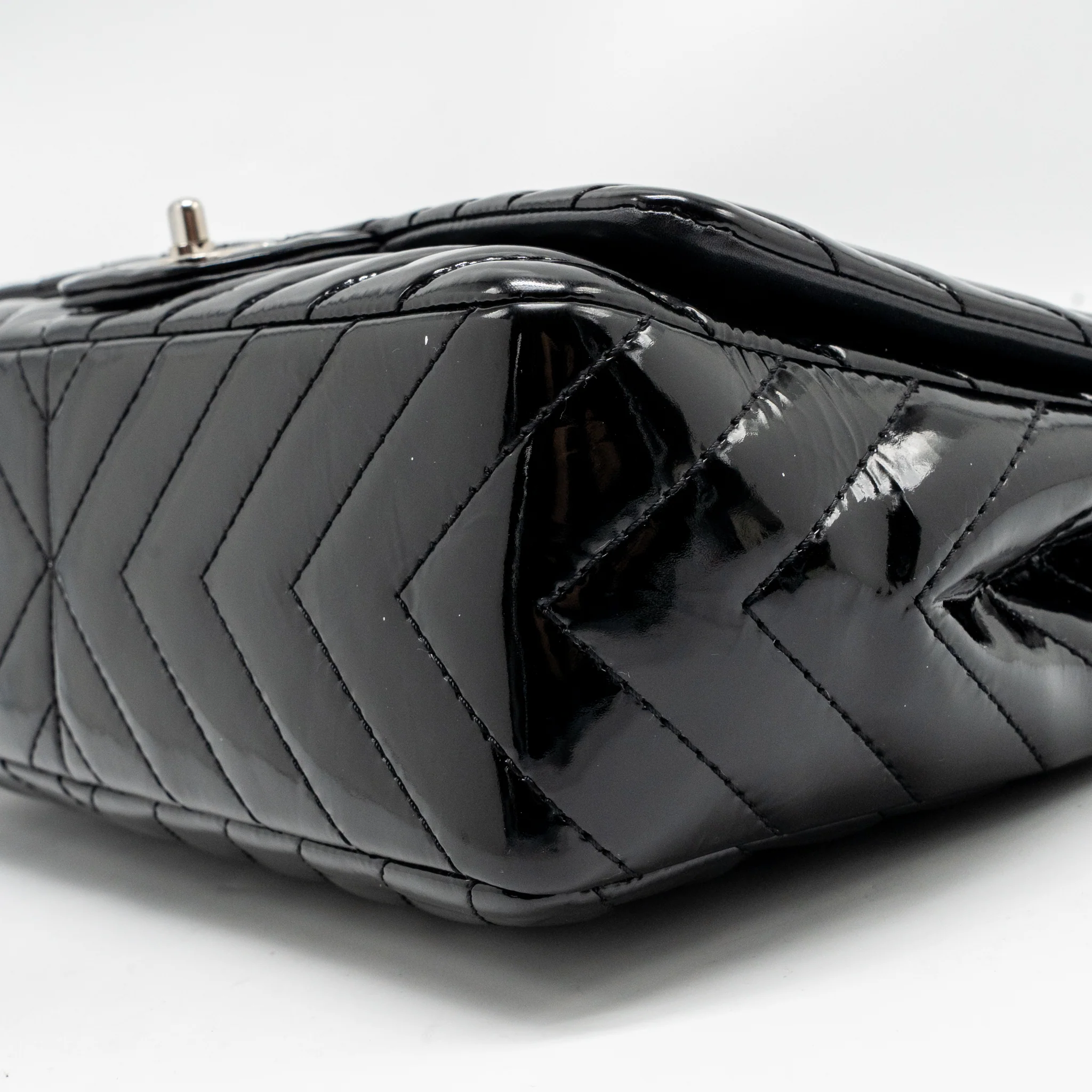 Chanel chevron jumbo single flap bag patent black SHW - Image 8