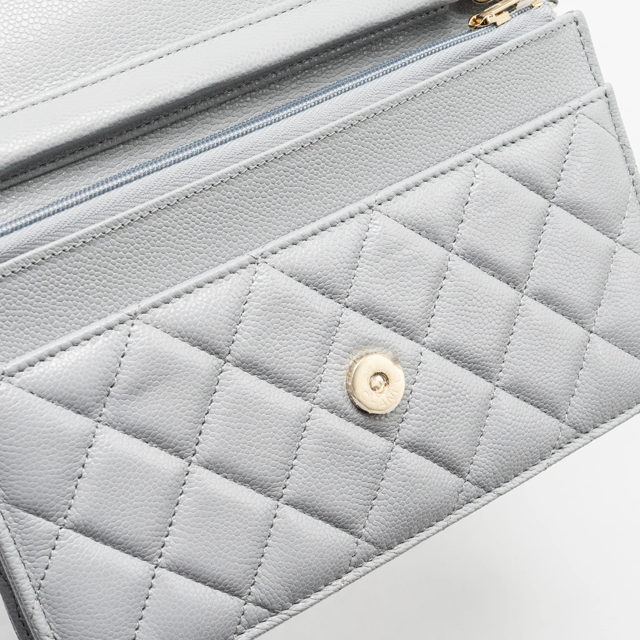 CHANEL Classic Wallet On Chain Caviar Light Grey LGHW (Microchip) - Image 15