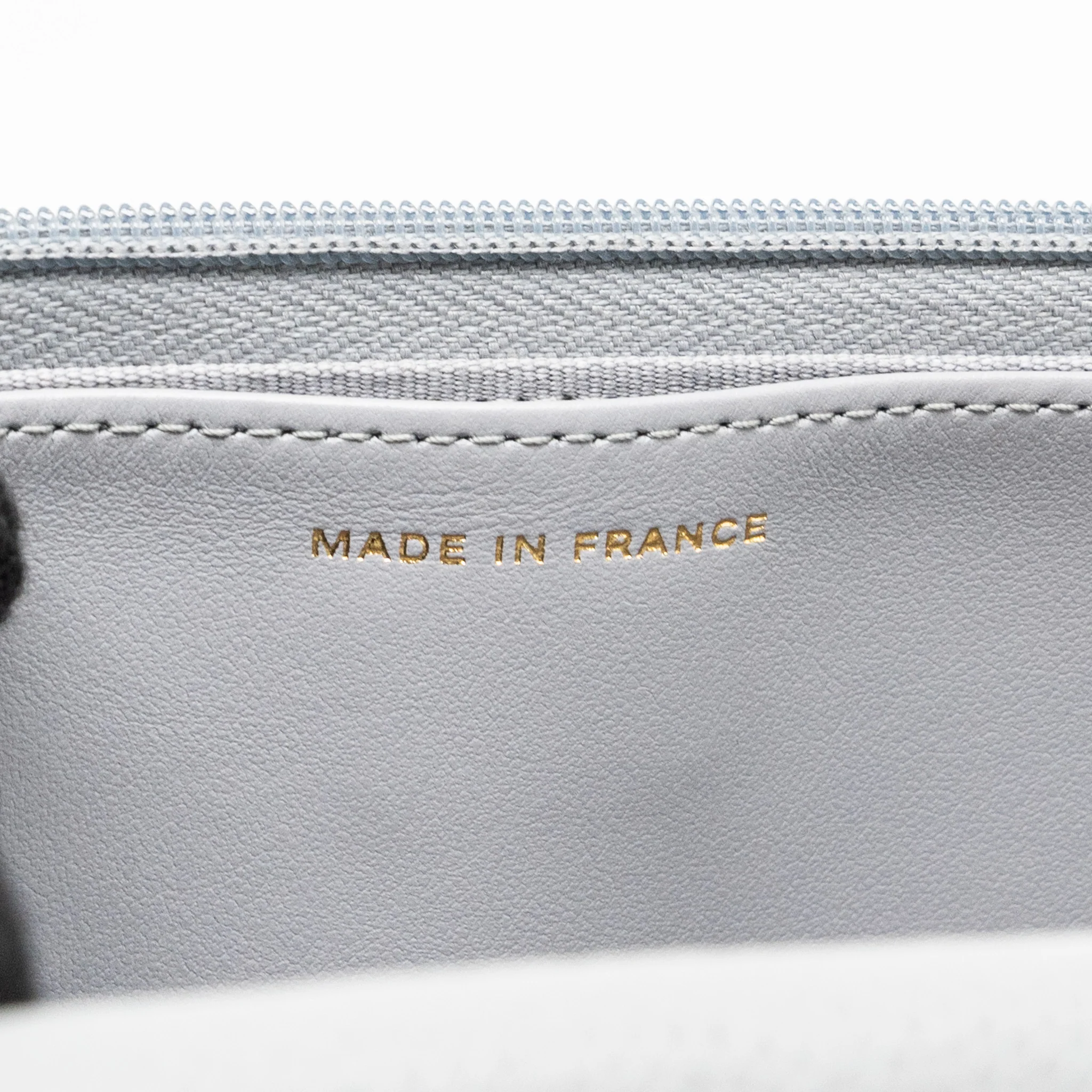 CHANEL Classic Wallet On Chain Caviar Light Grey LGHW (Microchip) - Image 17