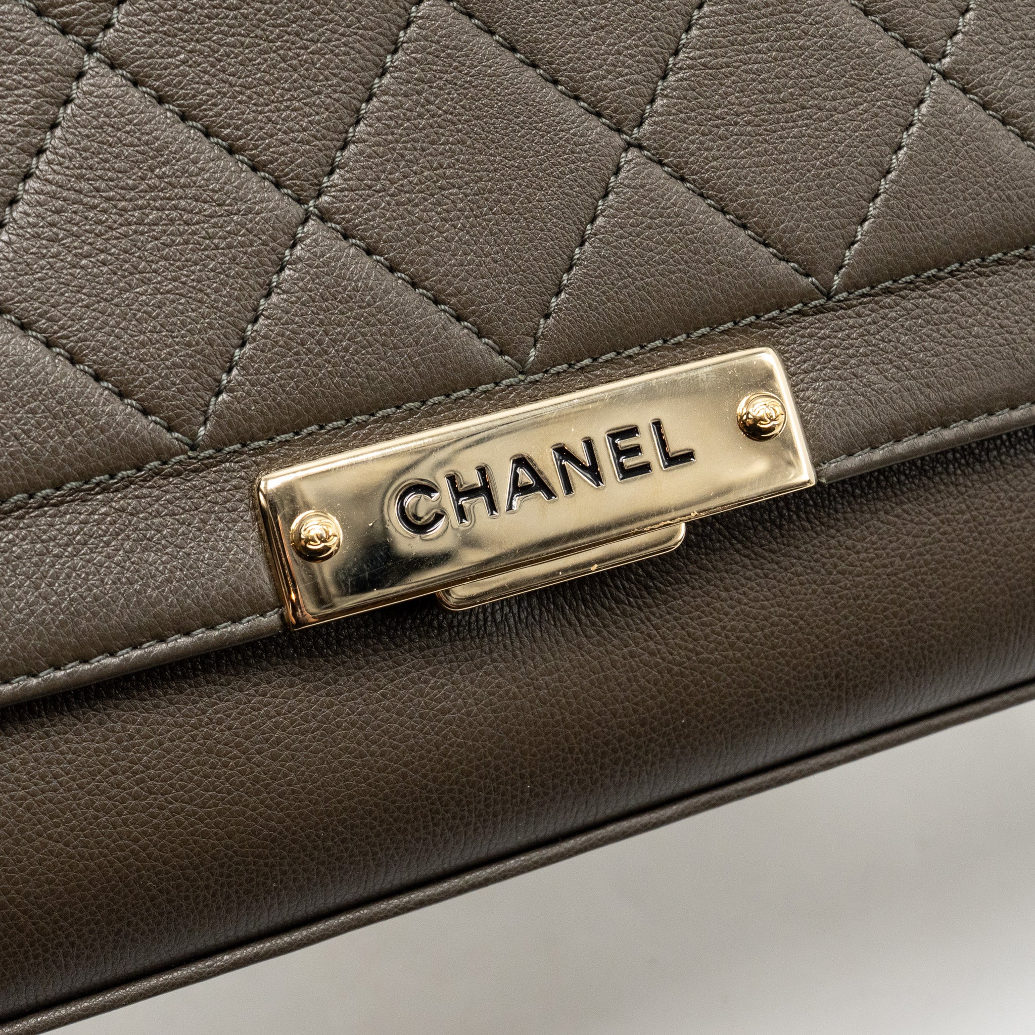 Chanel Top Handle Label Click Flap Bag Grained Calfskin Khaki LGHW - Image 14