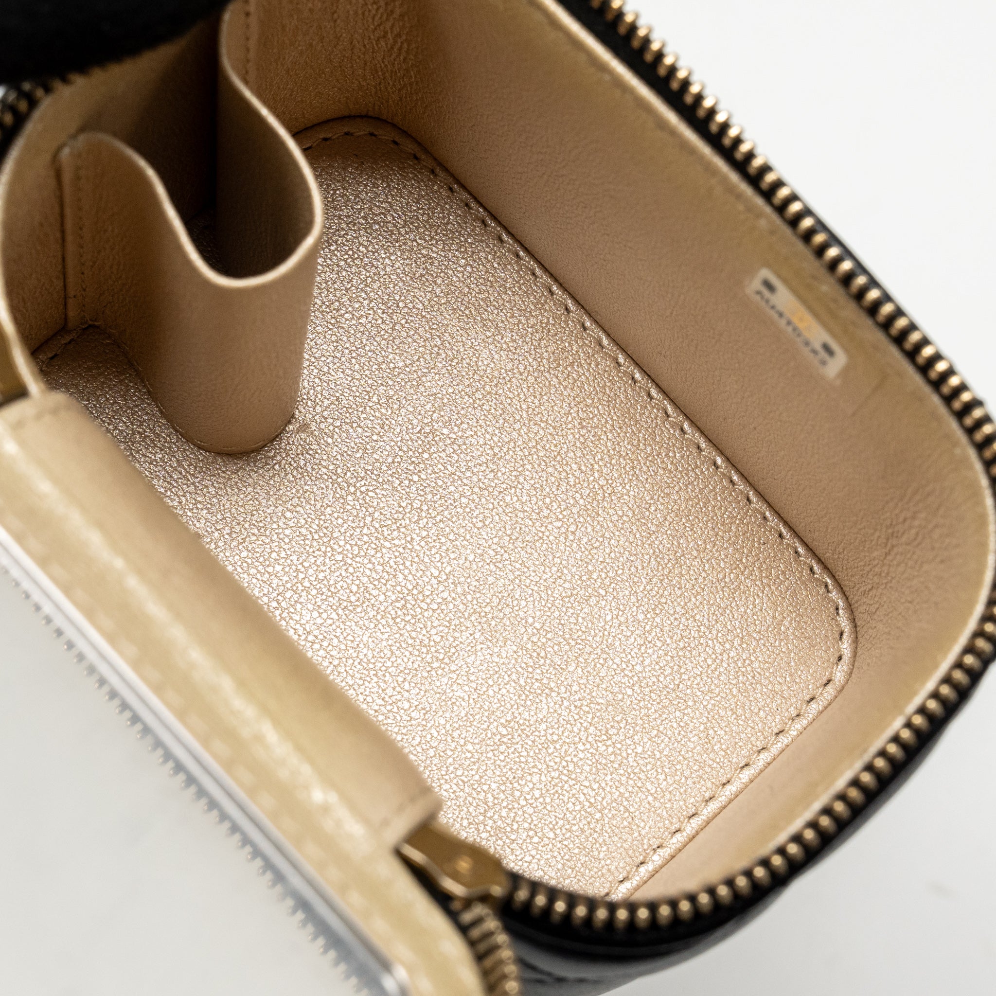 Chanel detail cc logo mini vanity case with chain lambskin black GHW (microchip) - Image 15