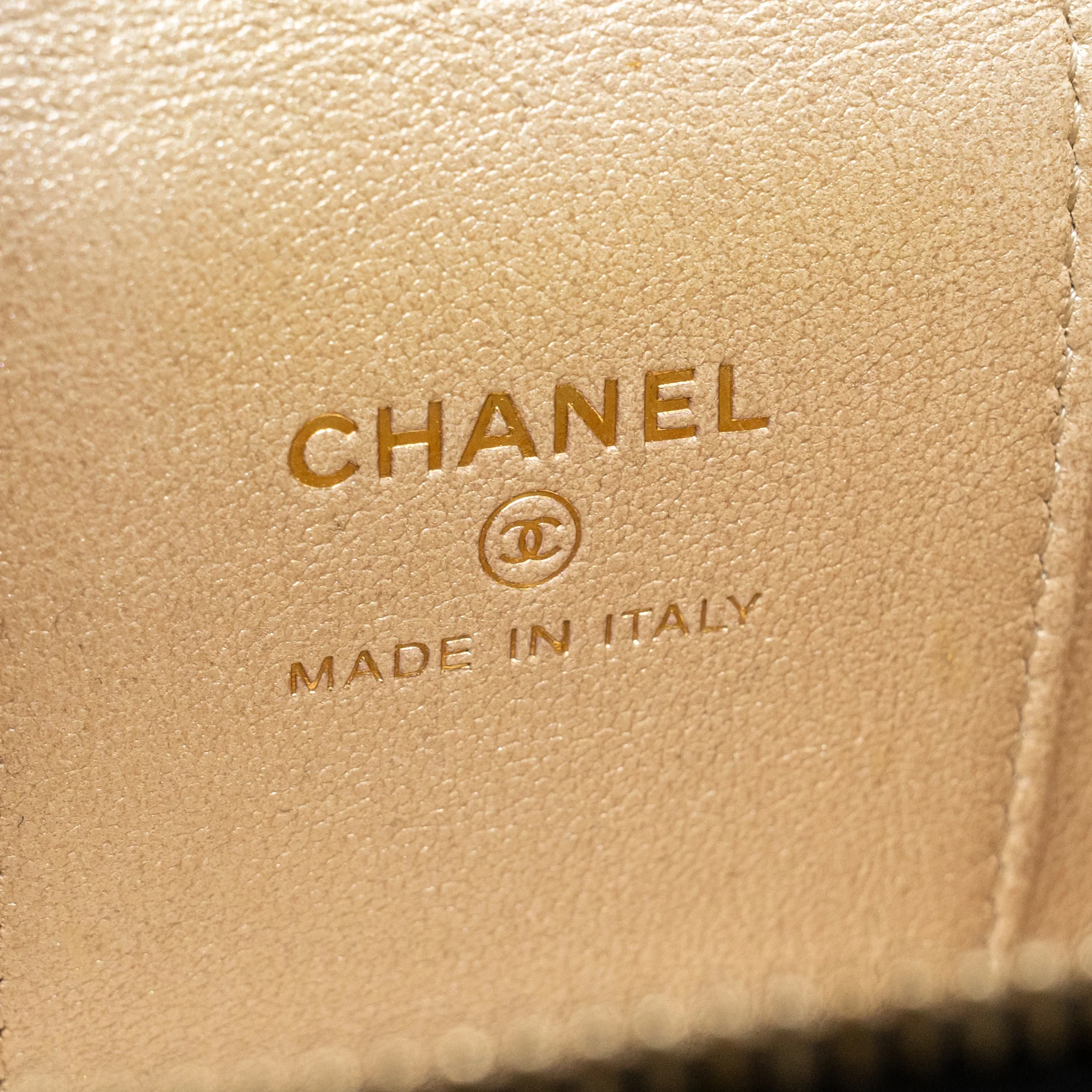 Chanel detail cc logo mini vanity case with chain lambskin black GHW (microchip) - Image 16