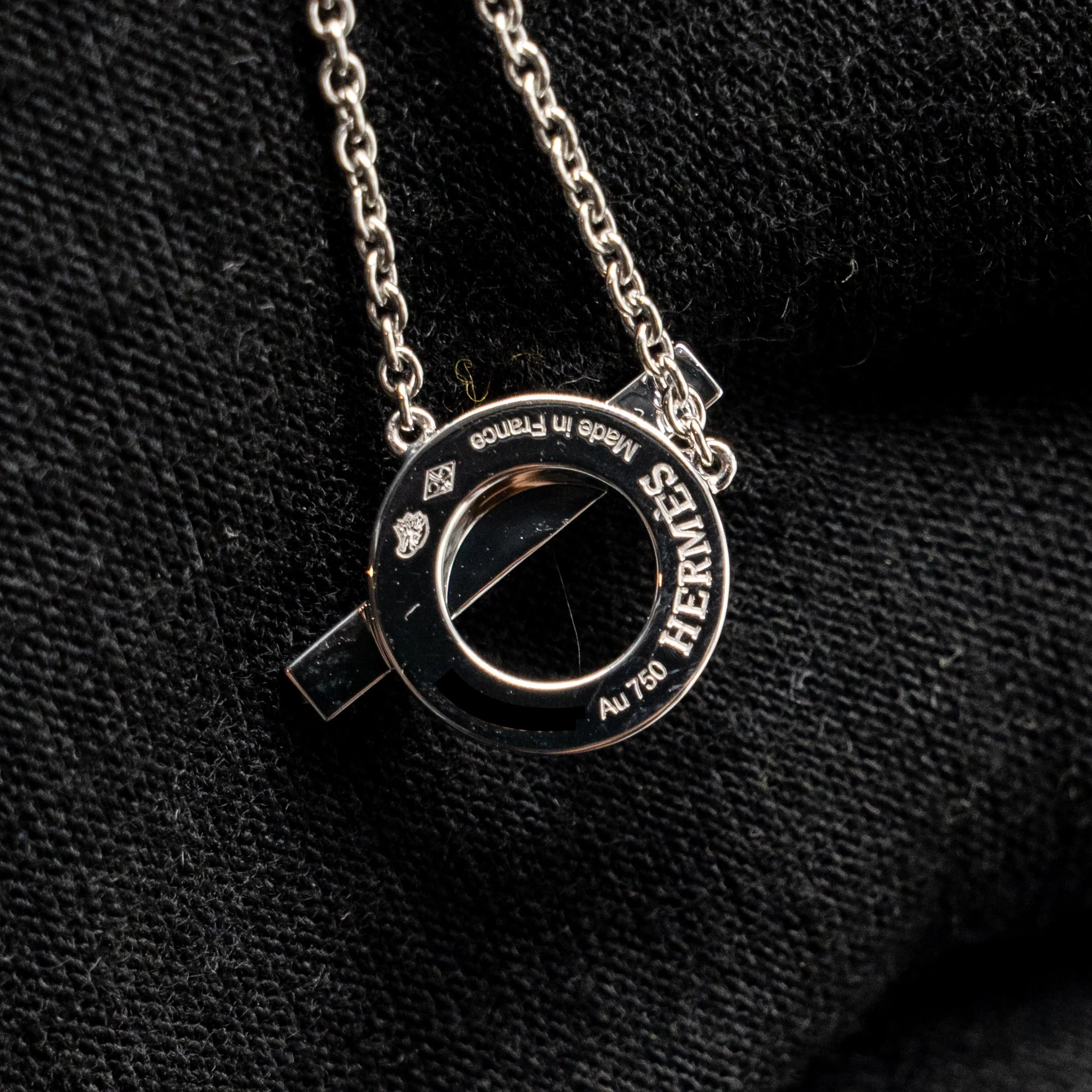 Hermes Finesse Pendant White gold Diamonds - Image 5
