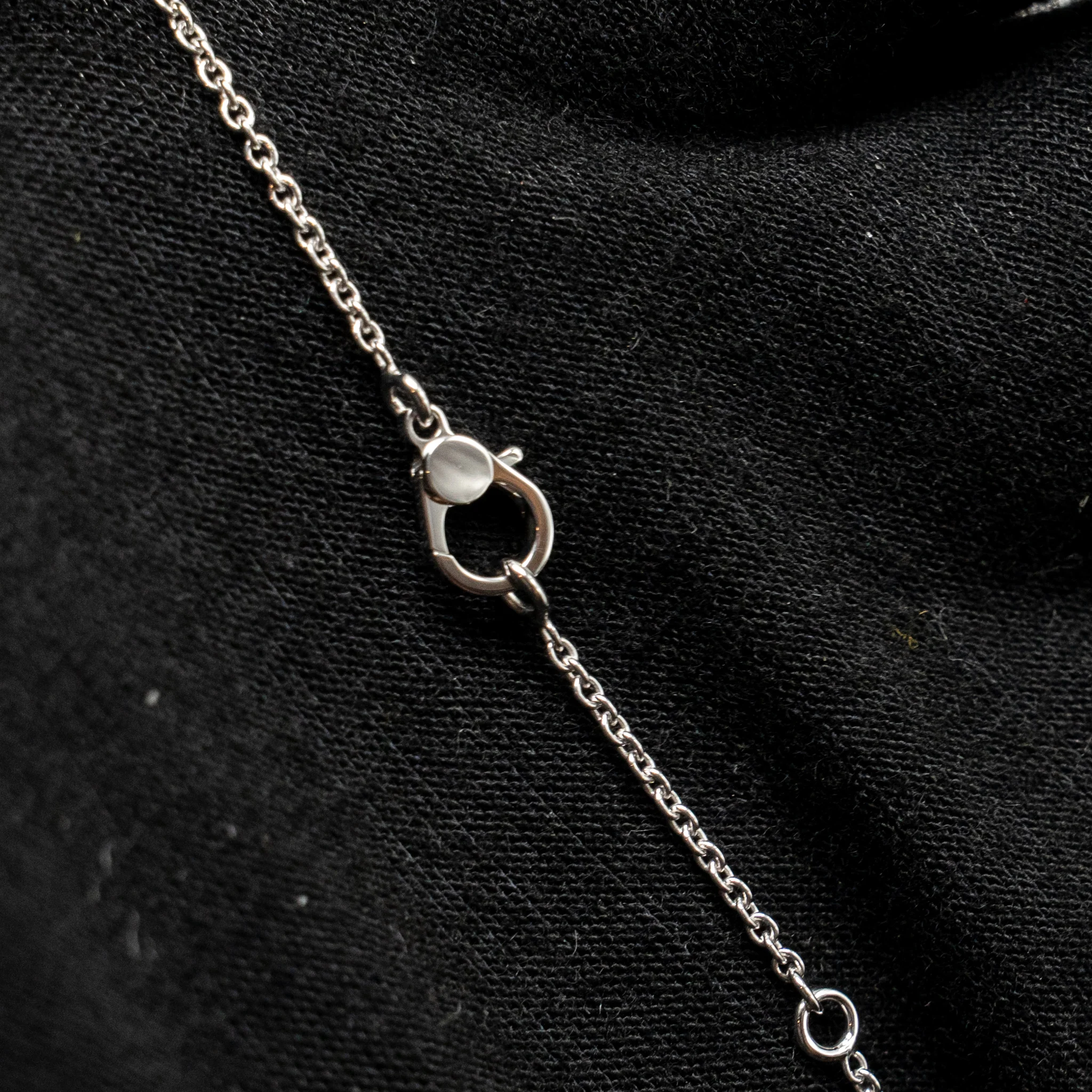 Hermes Finesse Pendant White gold Diamonds - Image 6