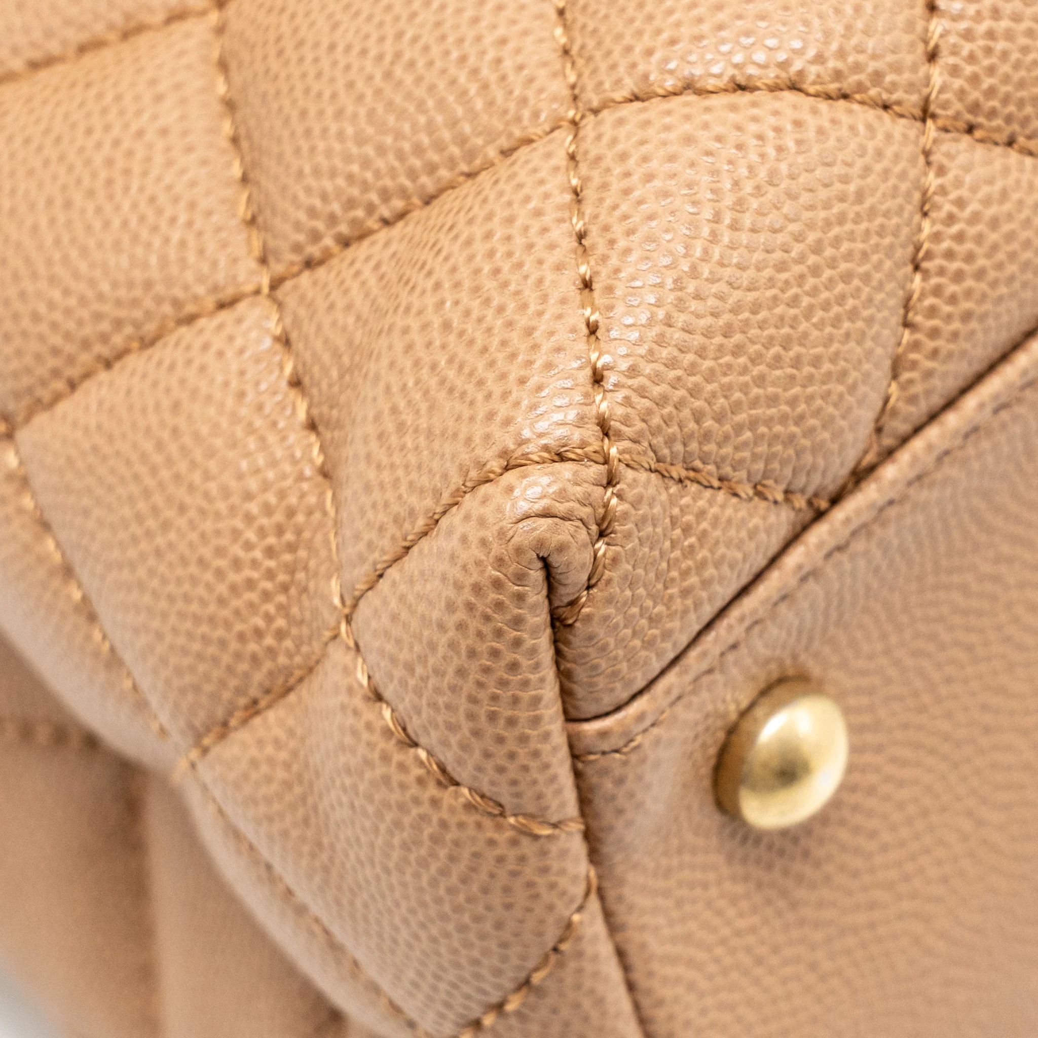 Chanel Large Coco Handle with Lizard Handle Caviar Beige GHW - Image 8