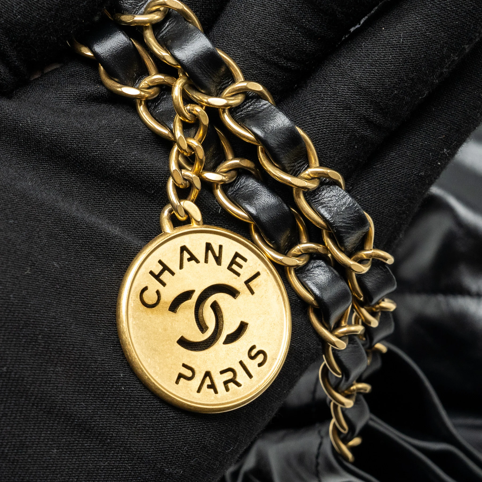 CHANEL medium 22 Bag Shiny Calfskin Black GHW - Image 13