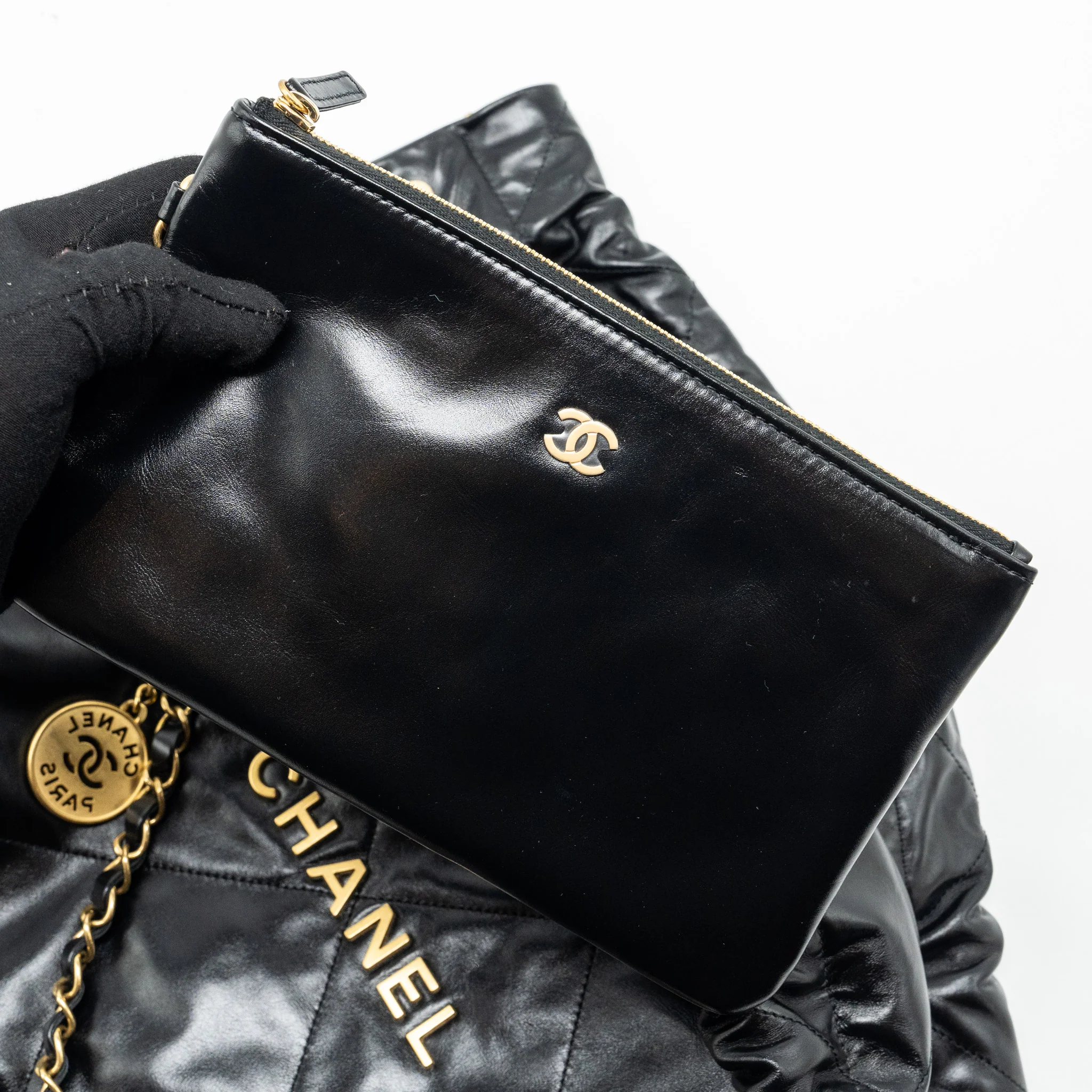 CHANEL medium 22 Bag Shiny Calfskin Black GHW - Image 17