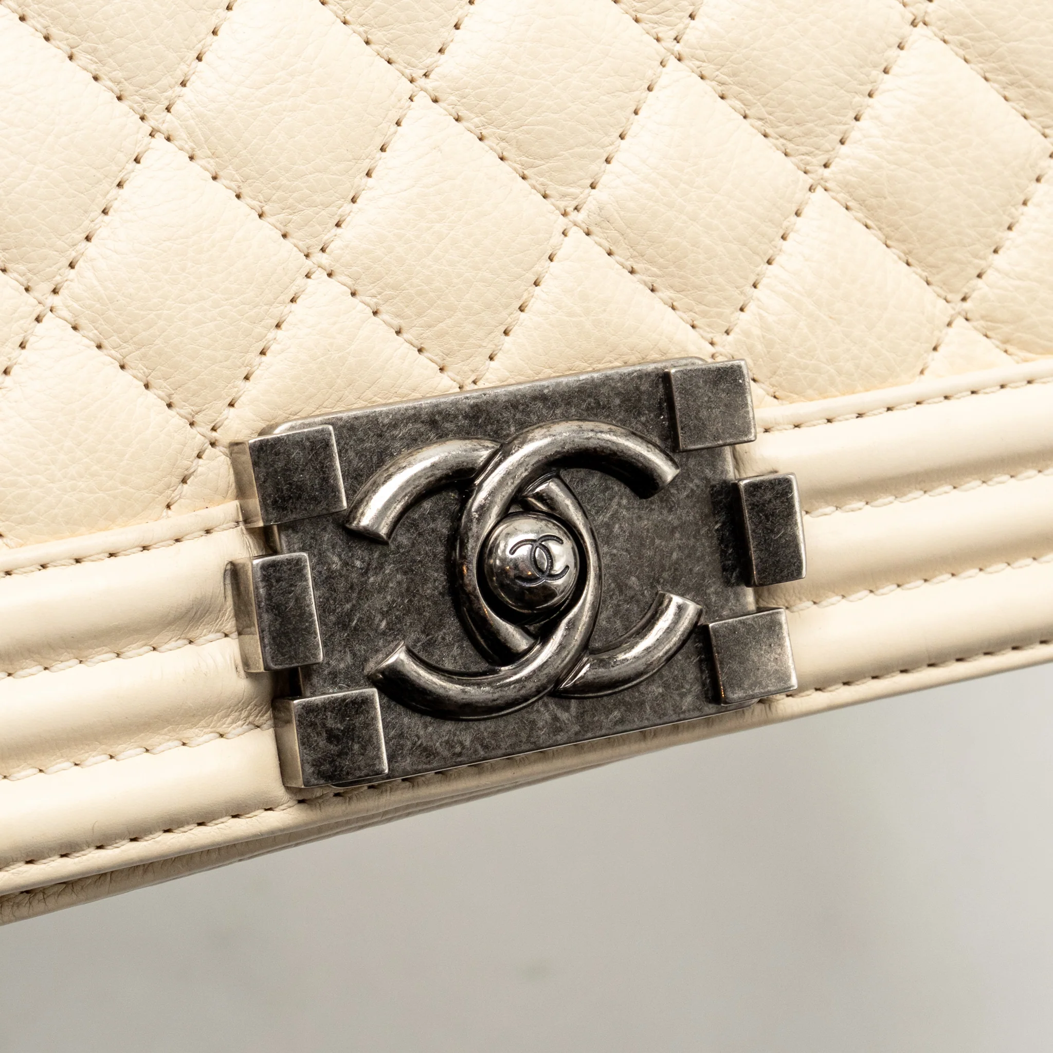 Chanel medium boy bag calfskin ivory ruthenium silver hardware - Image 13