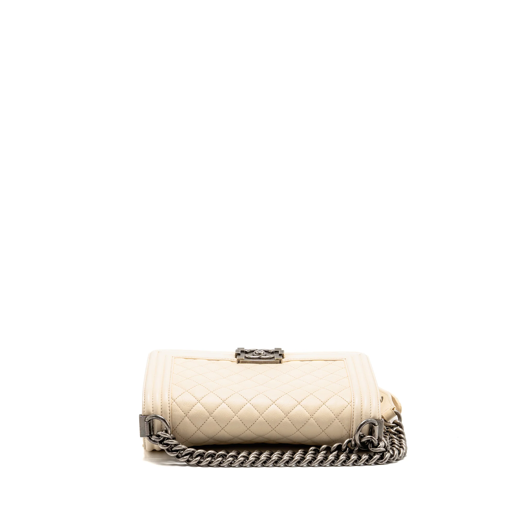 Chanel medium boy bag calfskin ivory ruthenium silver hardware - Image 5