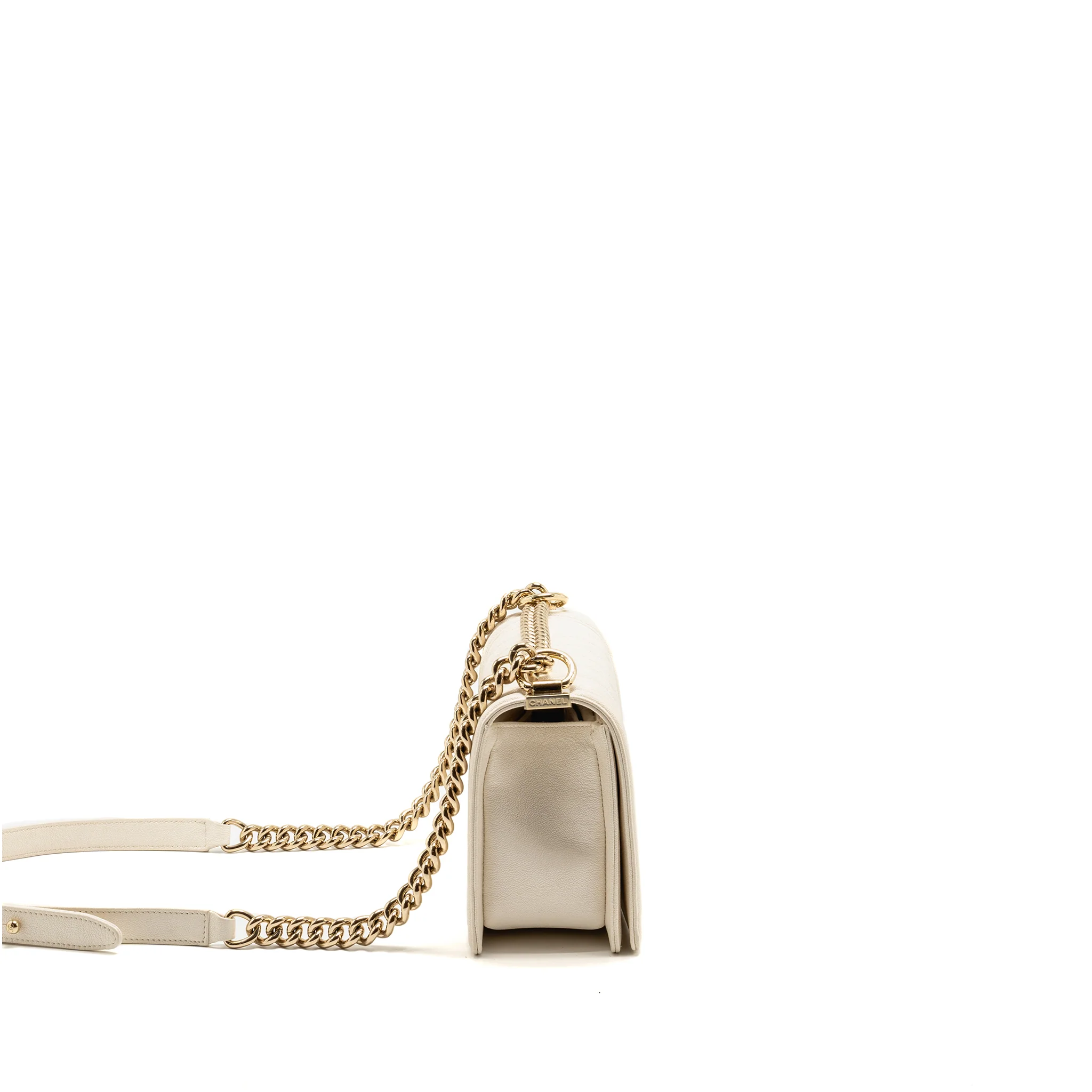 Chanel medium boy bag caviar white LGHW - Image 3